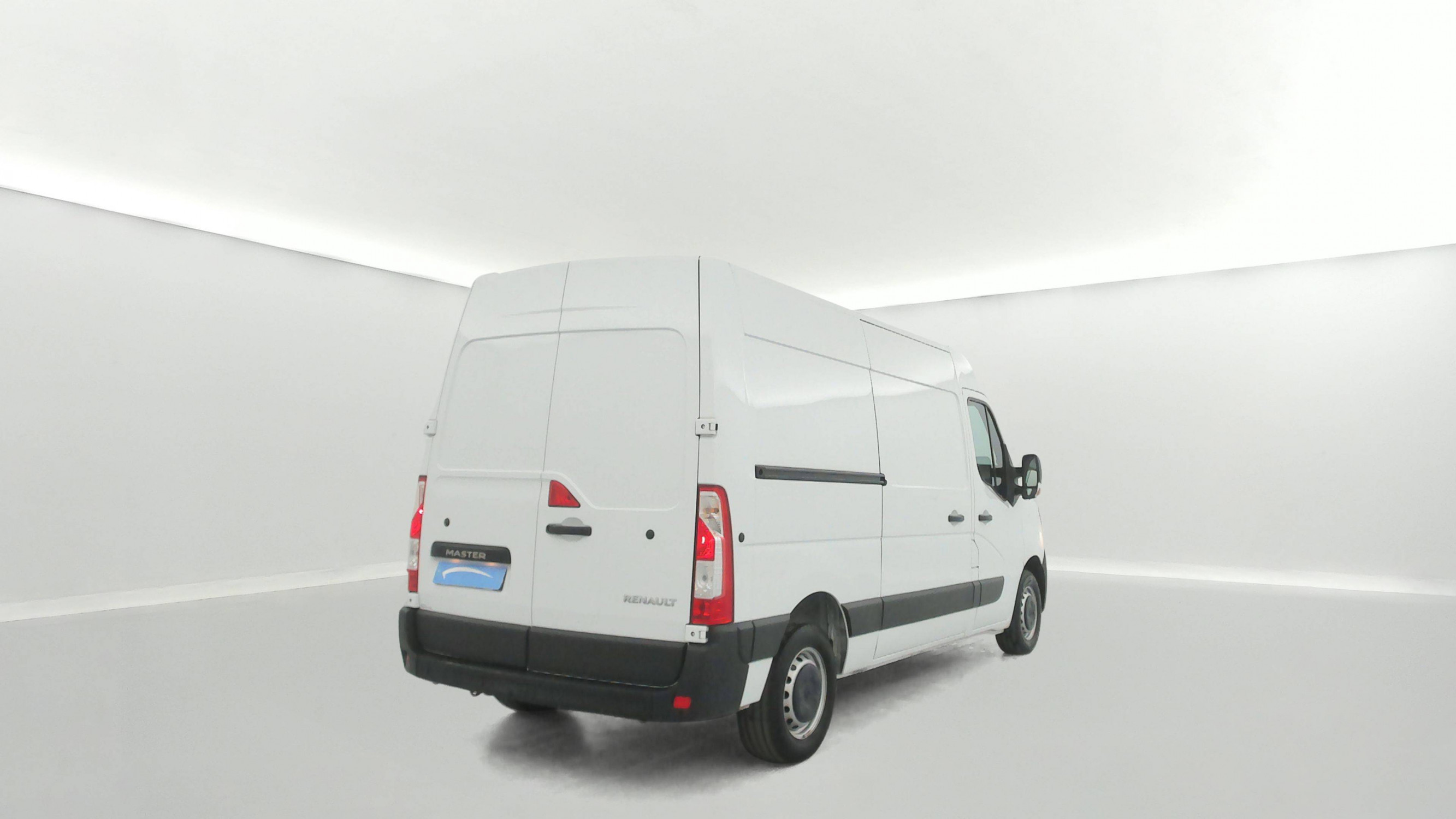 Vente en ligne Renault Master Fourgon MASTER FGN TRAC F3500 L2H2 BLUE DCI 135 au prix de 19 490 €