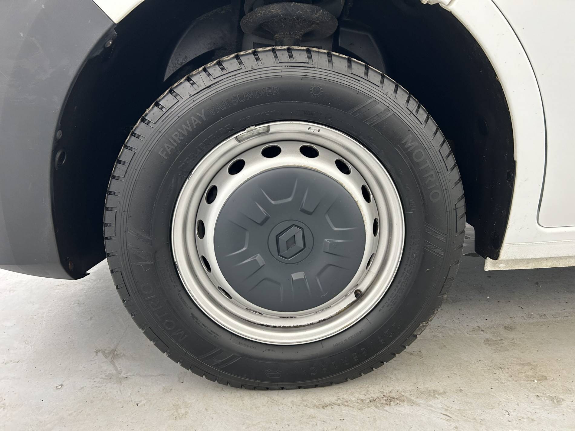 Vente en ligne Renault Master Fourgon MASTER FGN TRAC F3300 L2H2 BLUE DCI 135 au prix de 21 990 €