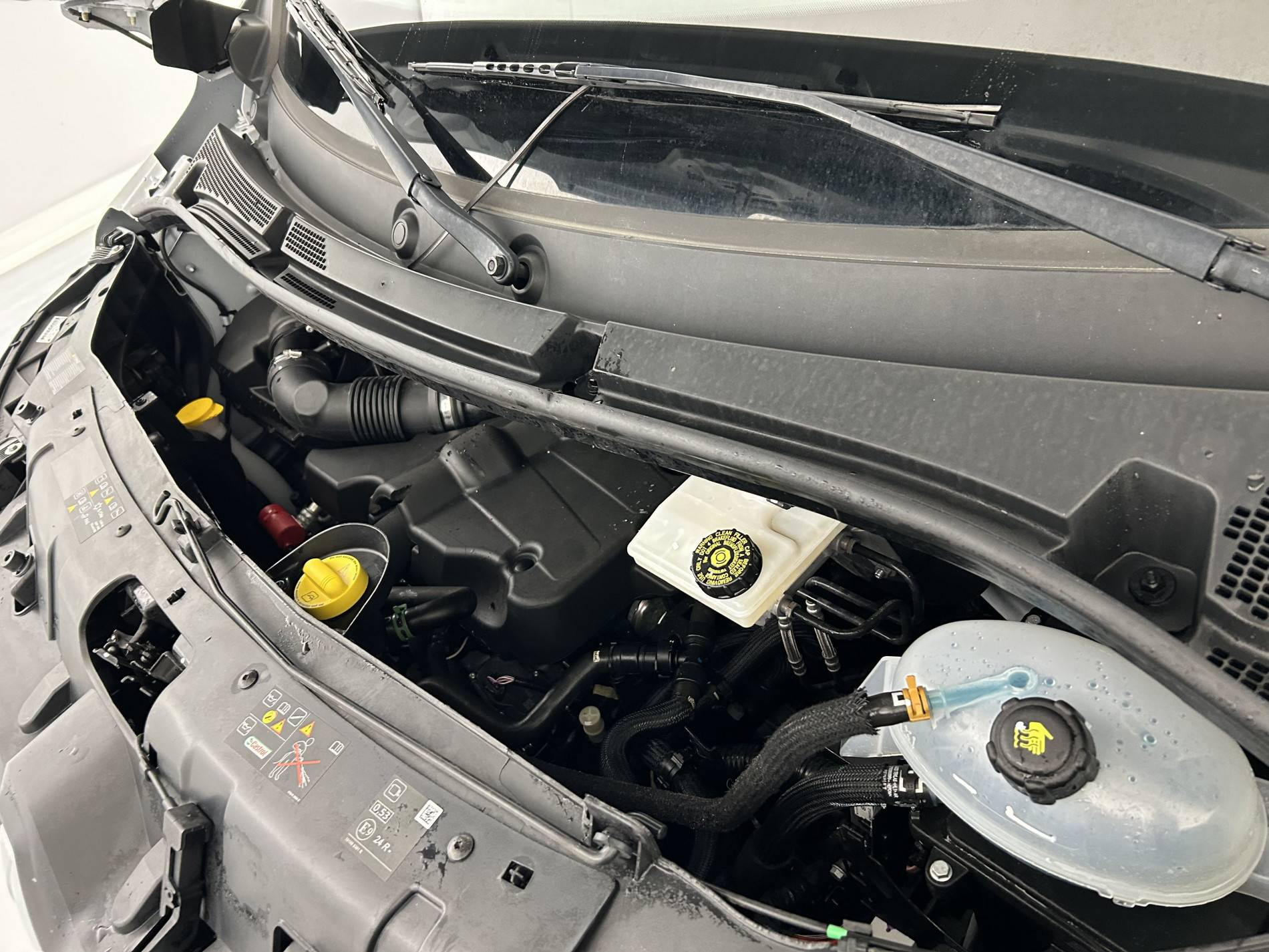 Vente en ligne Renault Master Fourgon MASTER FGN TRAC F3500 L2H2 BLUE DCI 135 au prix de 22 790 €