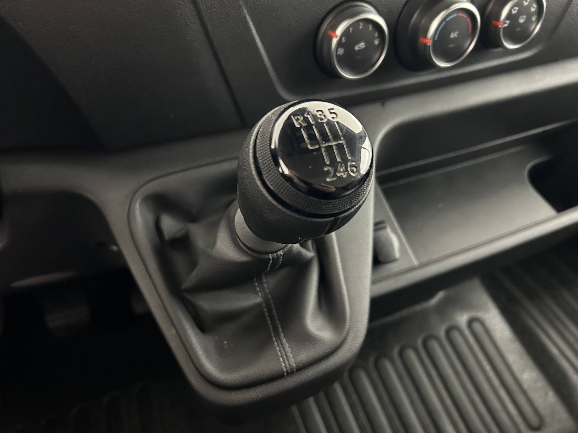Vente en ligne Renault Master Fourgon MASTER FGN TRAC F3500 L2H2 BLUE DCI 135 au prix de 22 790 €