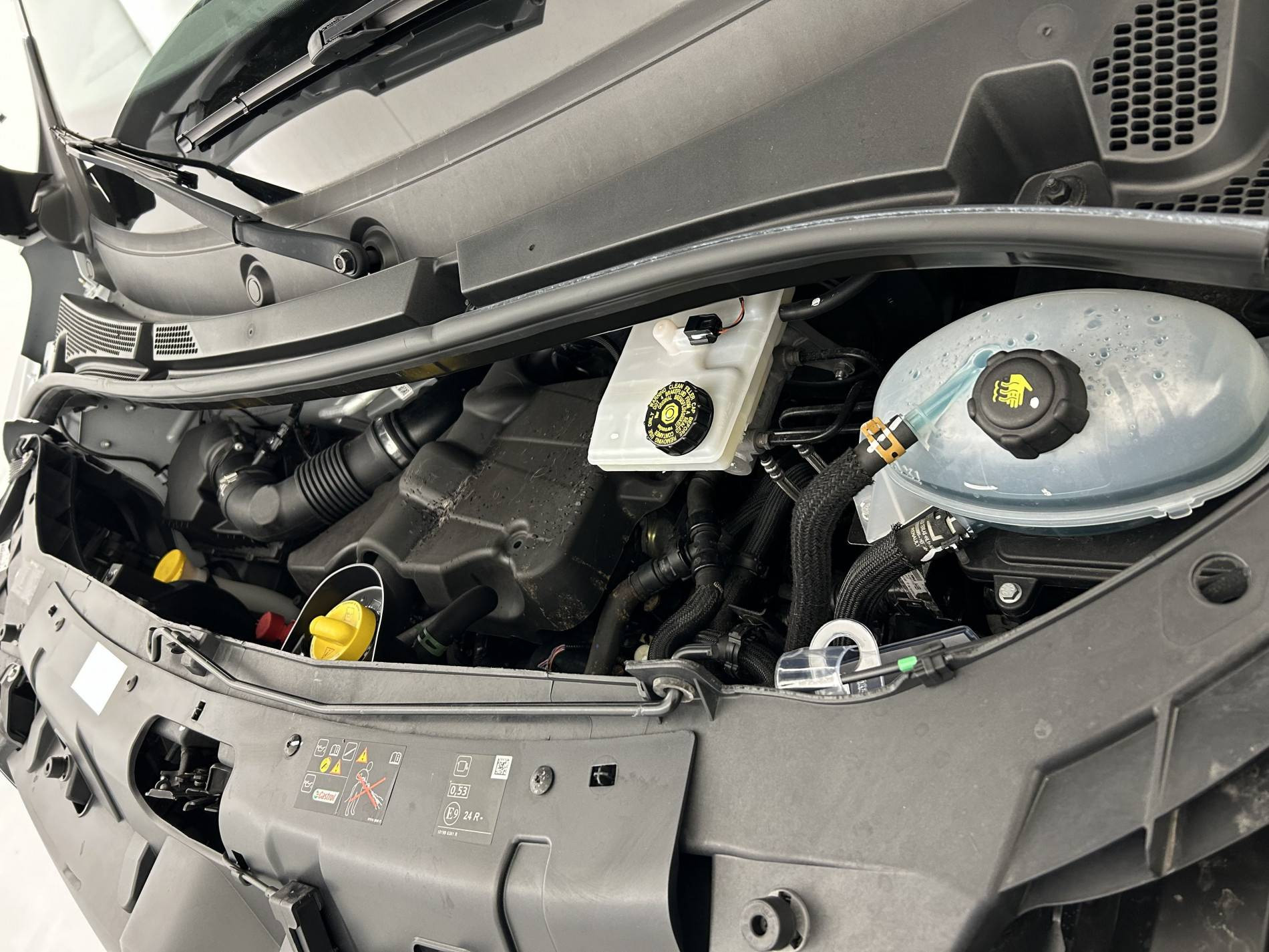 Vente en ligne Renault Master Fourgon MASTER FGN TRAC F3500 L2H2 BLUE DCI 135 au prix de 23 790 €