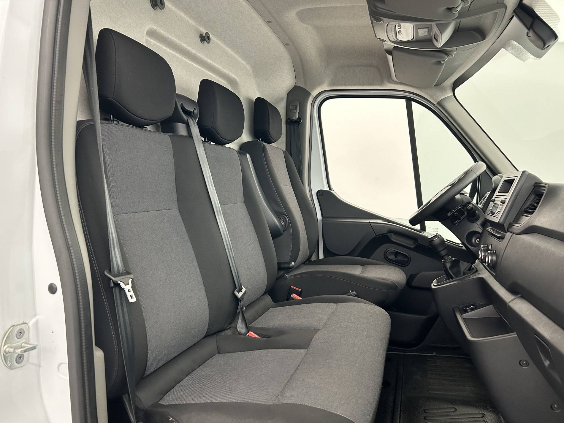 Vente en ligne Renault Master Fourgon MASTER FGN TRAC F3500 L2H2 BLUE DCI 135 au prix de 23 790 €