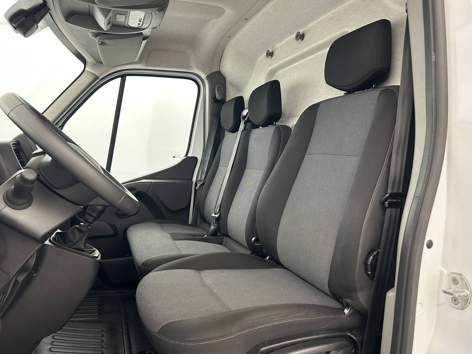 Vente en ligne Renault Master Fourgon MASTER FGN TRAC F3500 L2H2 BLUE DCI 135 au prix de 23 790 €