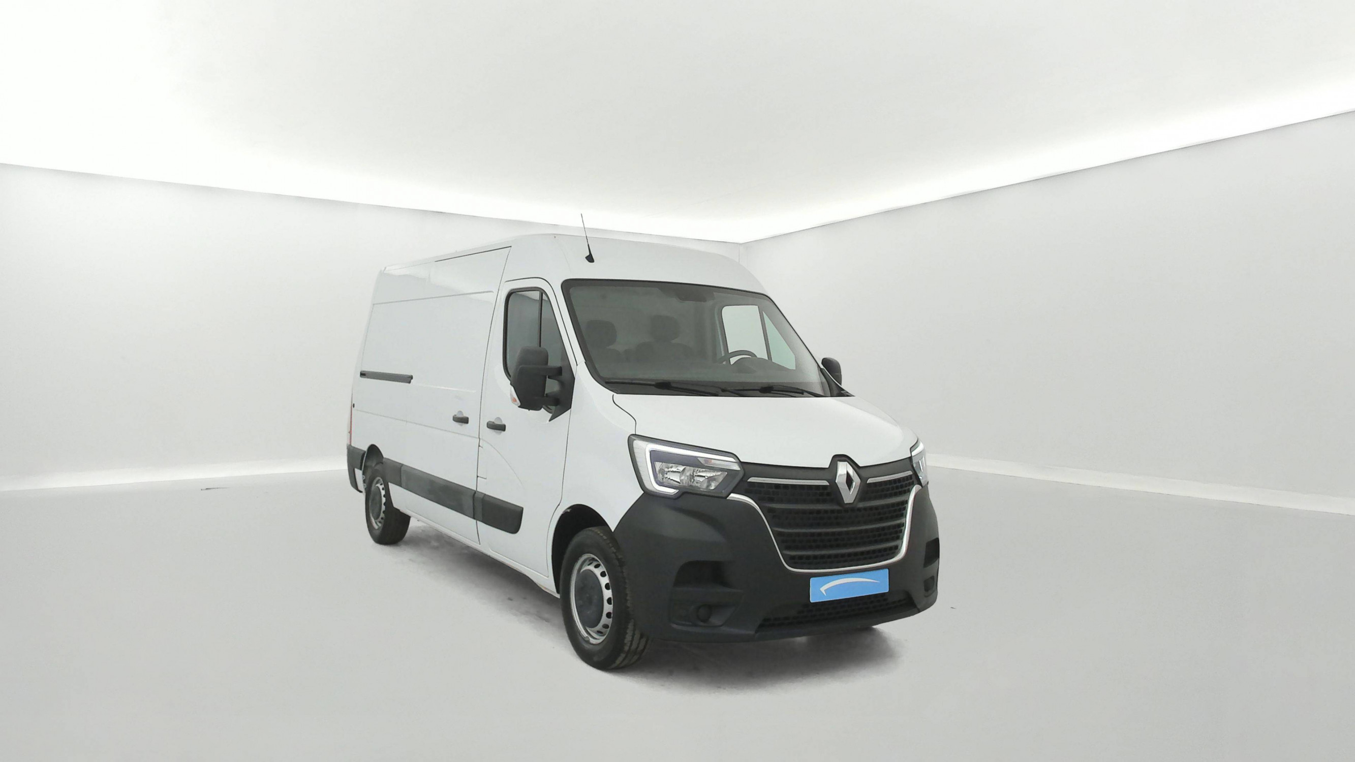 Vente en ligne Renault Master Fourgon MASTER FGN TRAC F3500 L2H2 BLUE DCI 135 au prix de 23 790 €