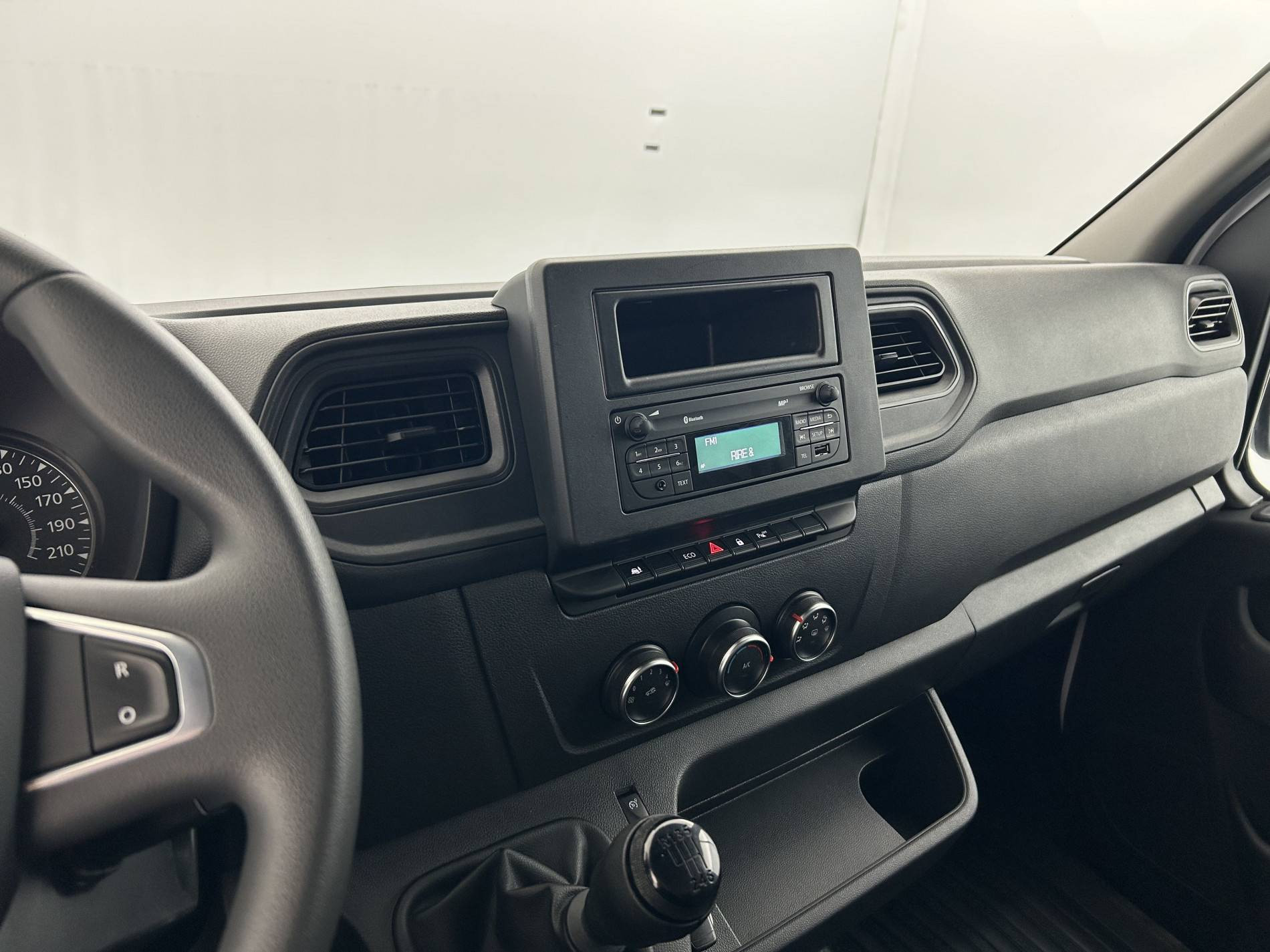 Vente en ligne Renault Master Fourgon MASTER FGN TRAC F3500 L2H2 BLUE DCI 135 au prix de 23 790 €