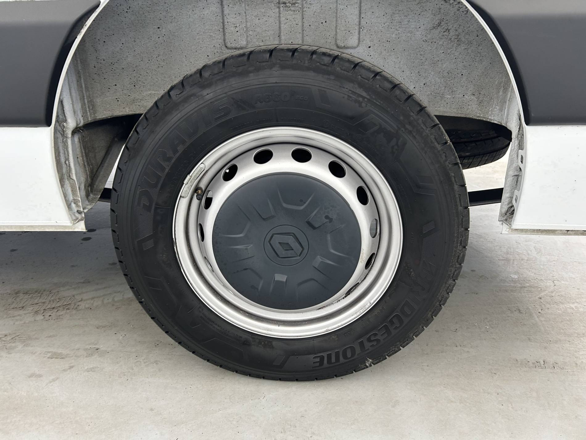 Vente en ligne Renault Master Fourgon MASTER FGN TRAC F3500 L2H2 BLUE DCI 135 au prix de 22 790 €