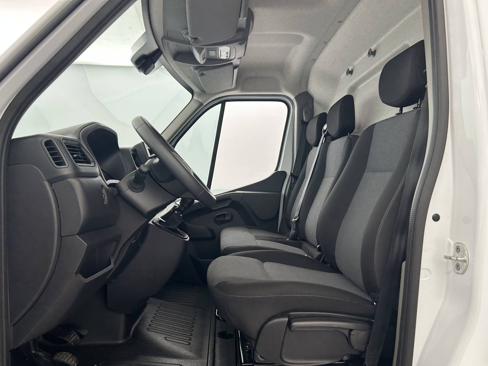Vente en ligne Renault Master Fourgon MASTER FGN TRAC F3500 L2H2 BLUE DCI 135 au prix de 22 790 €