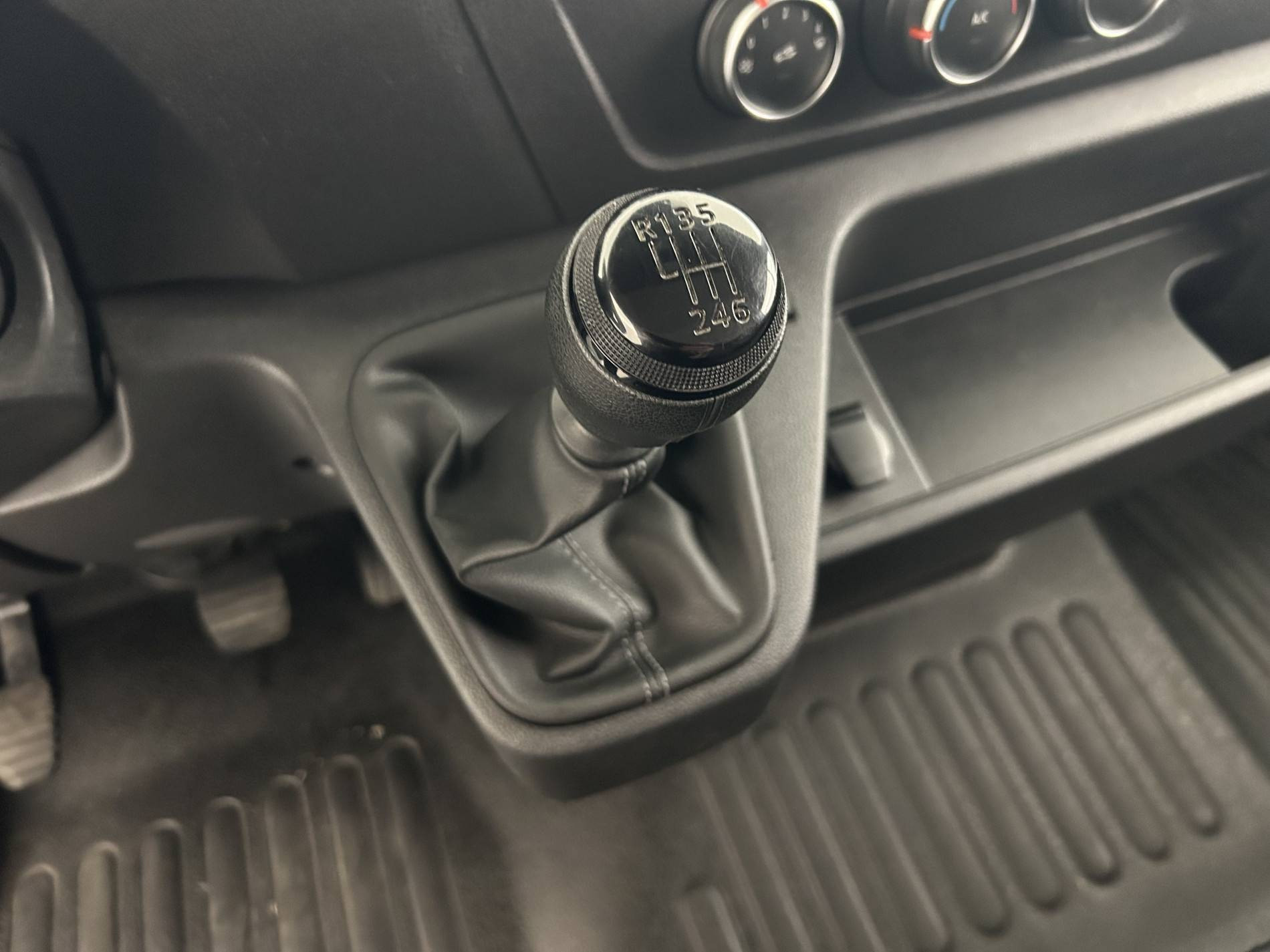 Vente en ligne Renault Master Fourgon MASTER FGN TRAC F3500 L2H2 BLUE DCI 135 au prix de 22 790 €