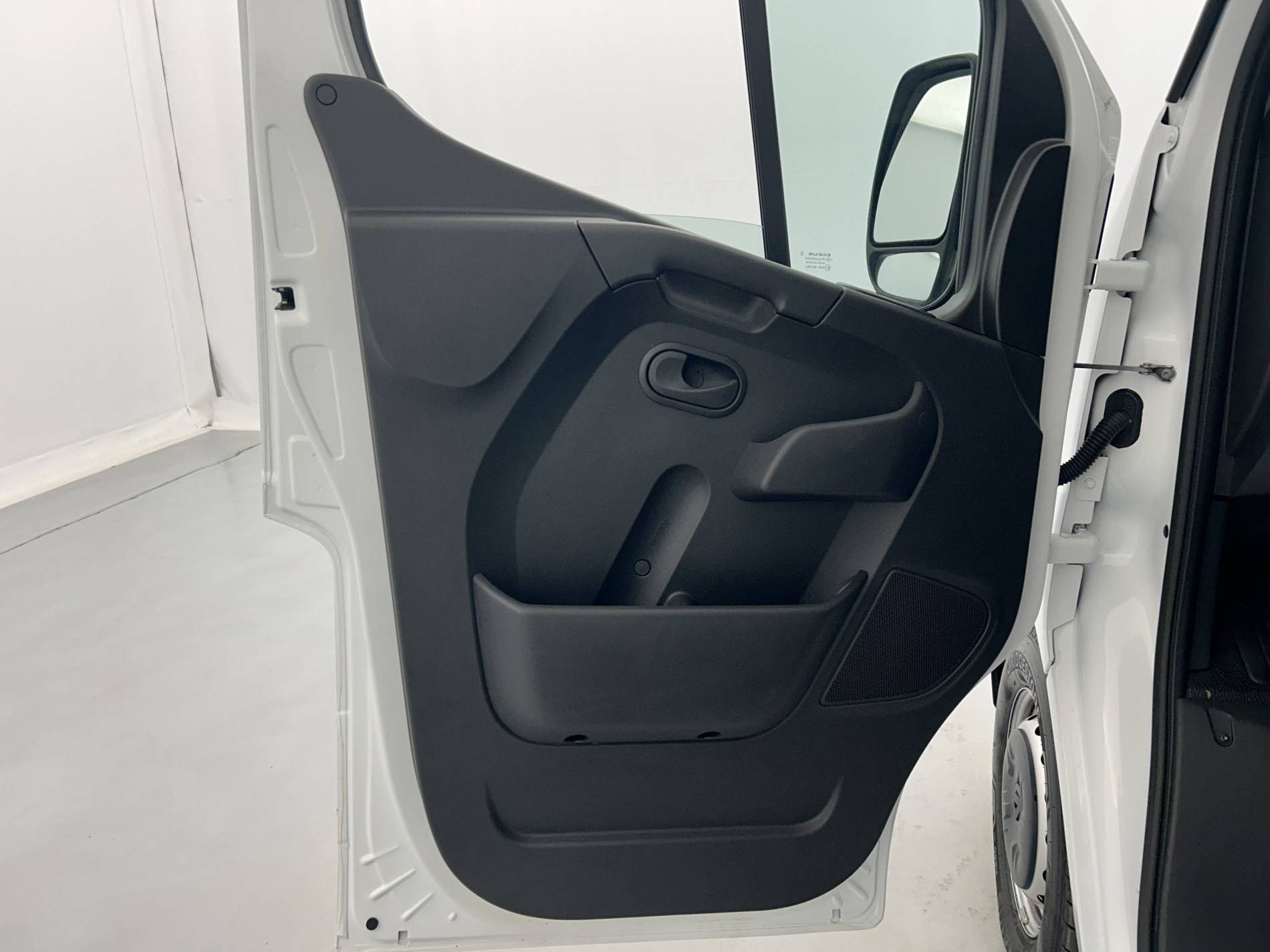 Vente en ligne Renault Master Fourgon MASTER FGN TRAC F3500 L2H2 BLUE DCI 135 au prix de 22 790 €