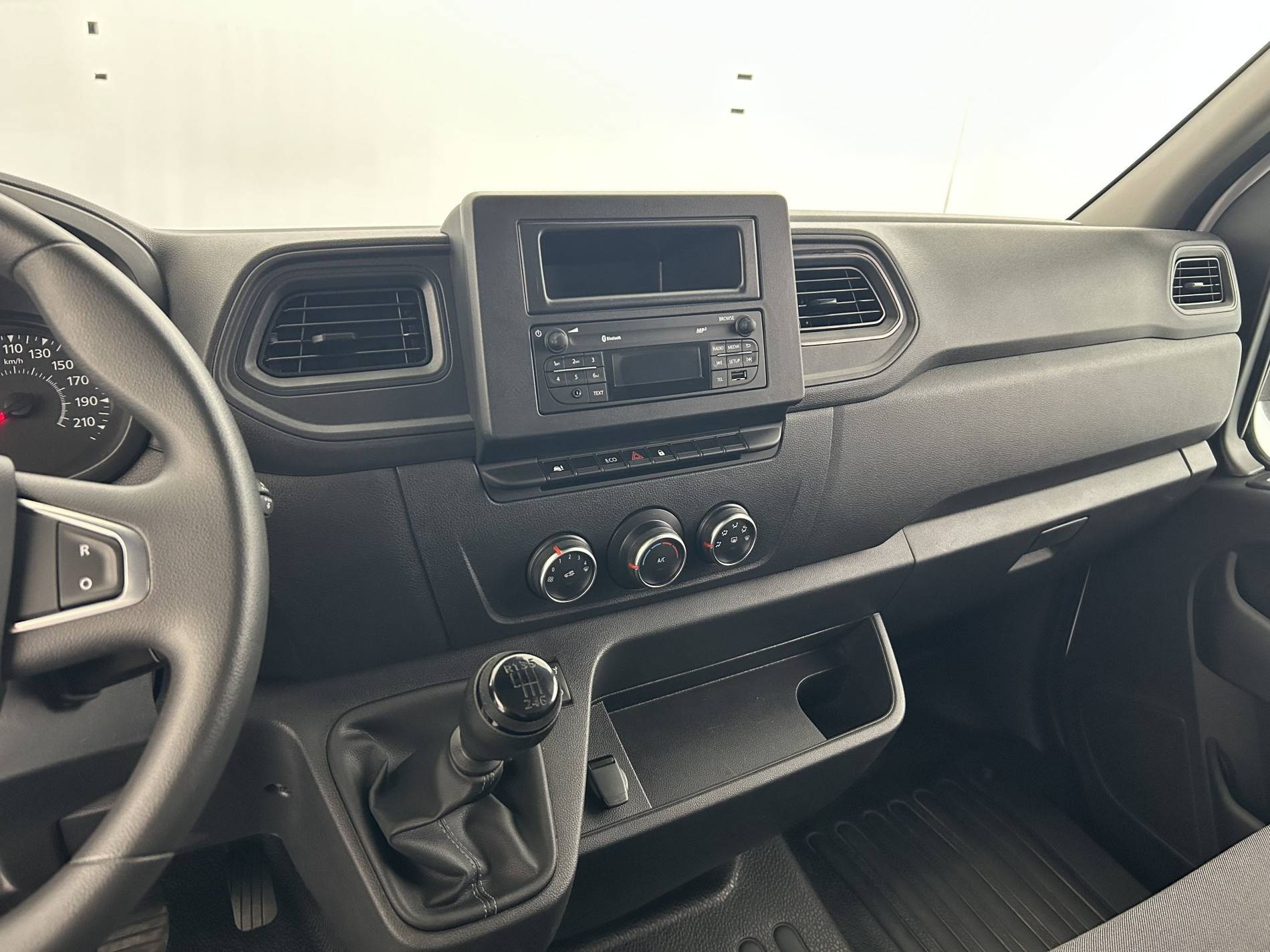Vente en ligne Renault Master Fourgon MASTER FGN TRAC F3500 L2H2 BLUE DCI 135 au prix de 22 790 €
