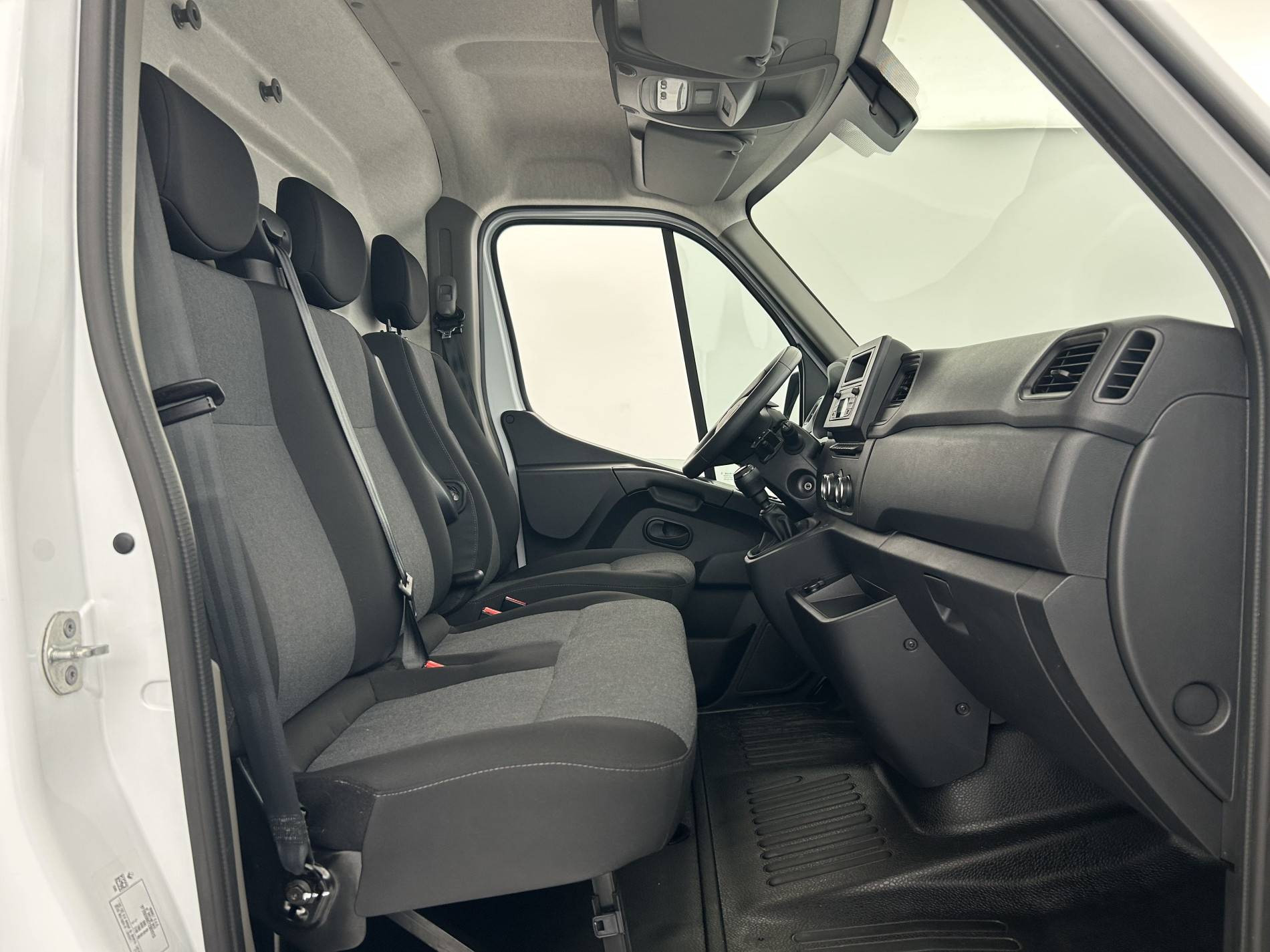 Vente en ligne Renault Master Fourgon MASTER FGN TRAC F3500 L2H2 BLUE DCI 135 au prix de 22 790 €