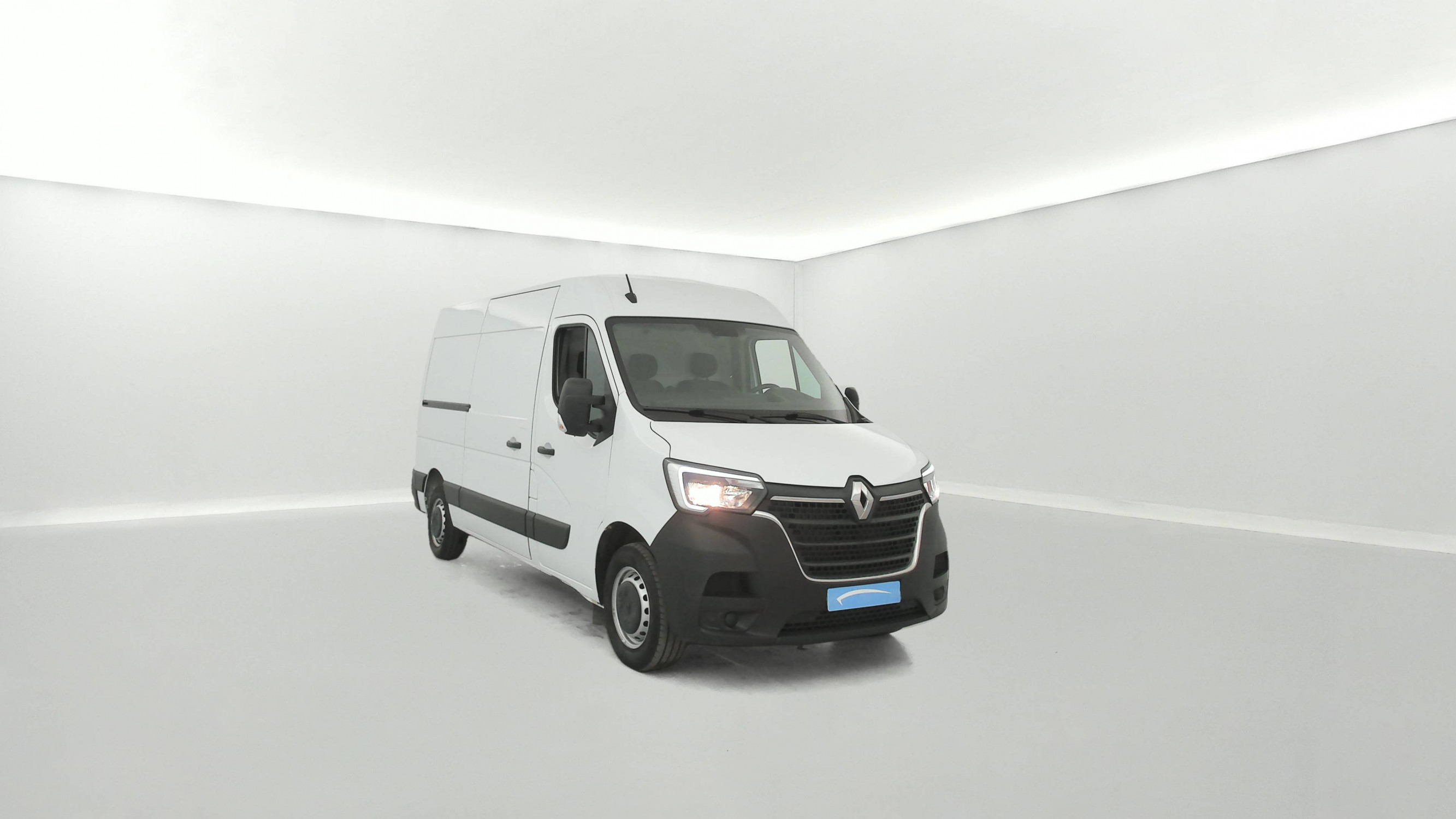 Vente en ligne Renault Master Fourgon MASTER FGN TRAC F3500 L2H2 BLUE DCI 135 au prix de 22 790 €