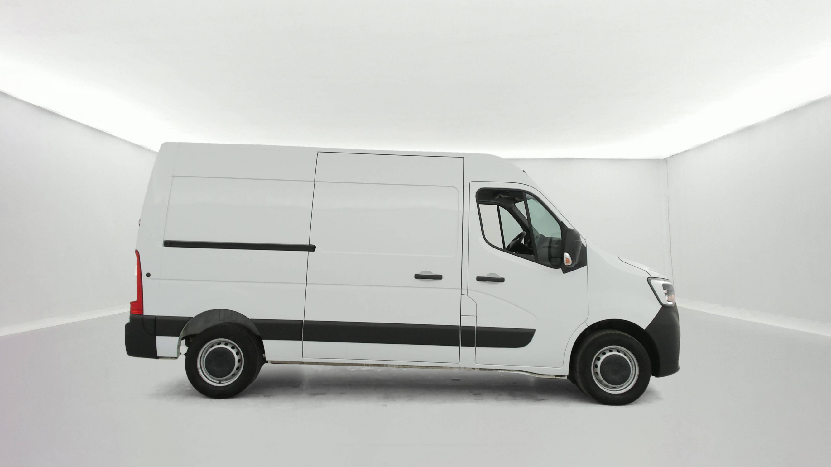 Vente en ligne Renault Master Fourgon MASTER FGN TRAC F3500 L2H2 BLUE DCI 135 au prix de 22 790 €
