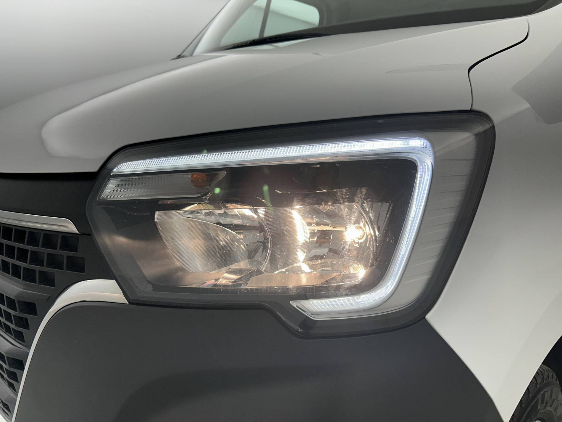 Vente en ligne Renault Master Fourgon MASTER FGN TRAC F3500 L2H2 BLUE DCI 135 au prix de 20 990 €