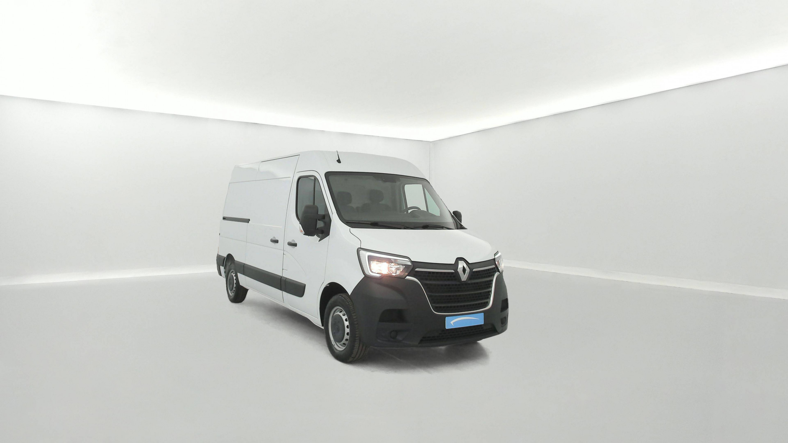 Vente en ligne Renault Master Fourgon MASTER FGN TRAC F3500 L2H2 BLUE DCI 135 au prix de 20 990 €