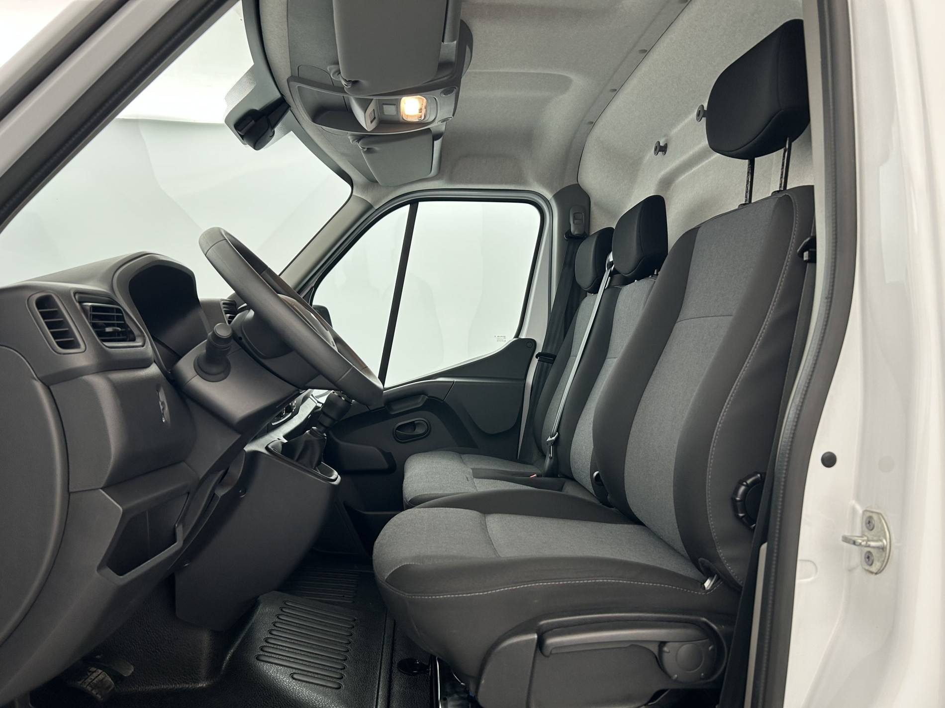 Vente en ligne Renault Master Fourgon MASTER FGN TRAC F3500 L2H2 BLUE DCI 135 au prix de 22 990 €