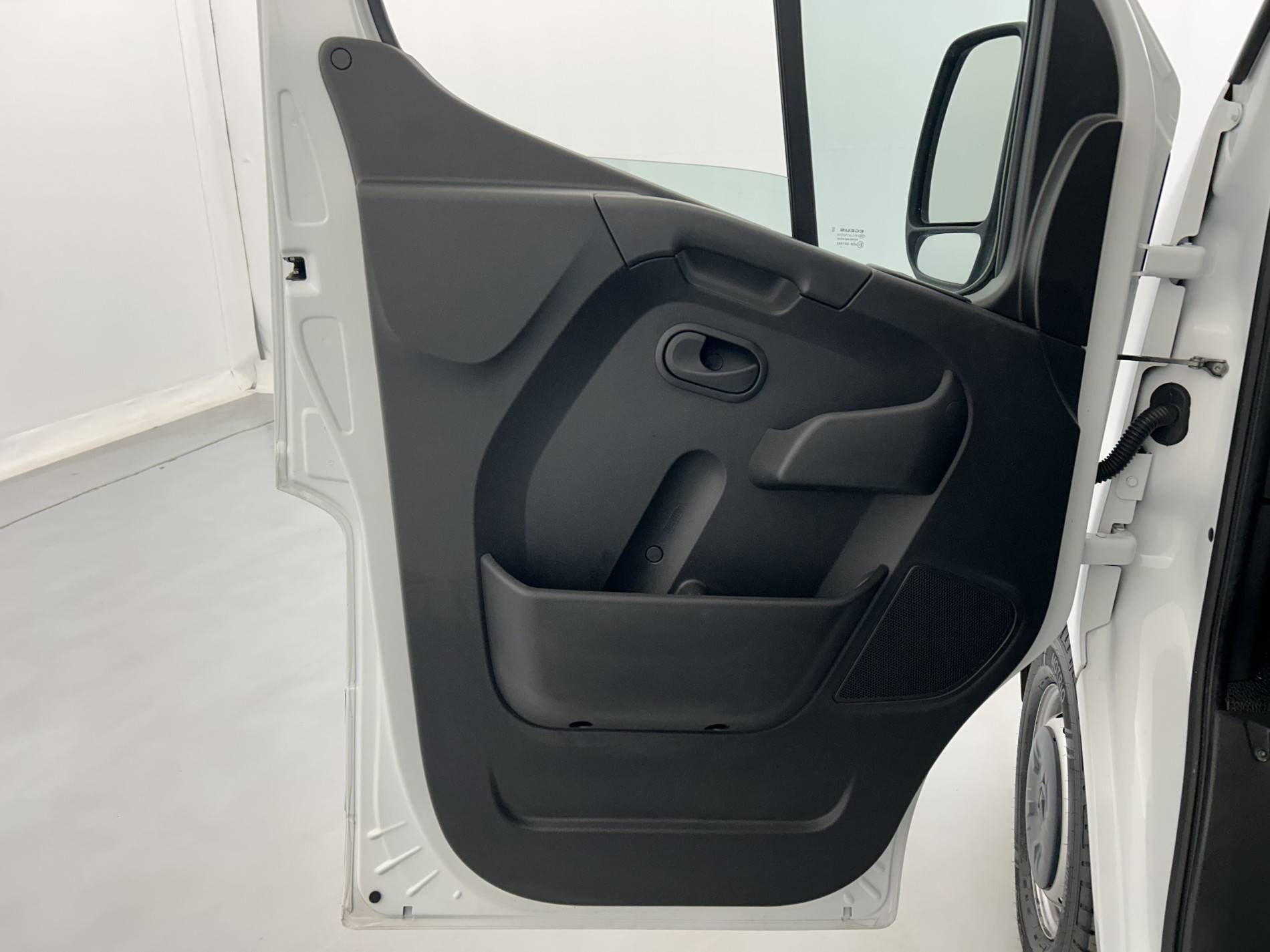 Vente en ligne Renault Master Fourgon MASTER FGN TRAC F3500 L2H2 BLUE DCI 135 au prix de 22 990 €