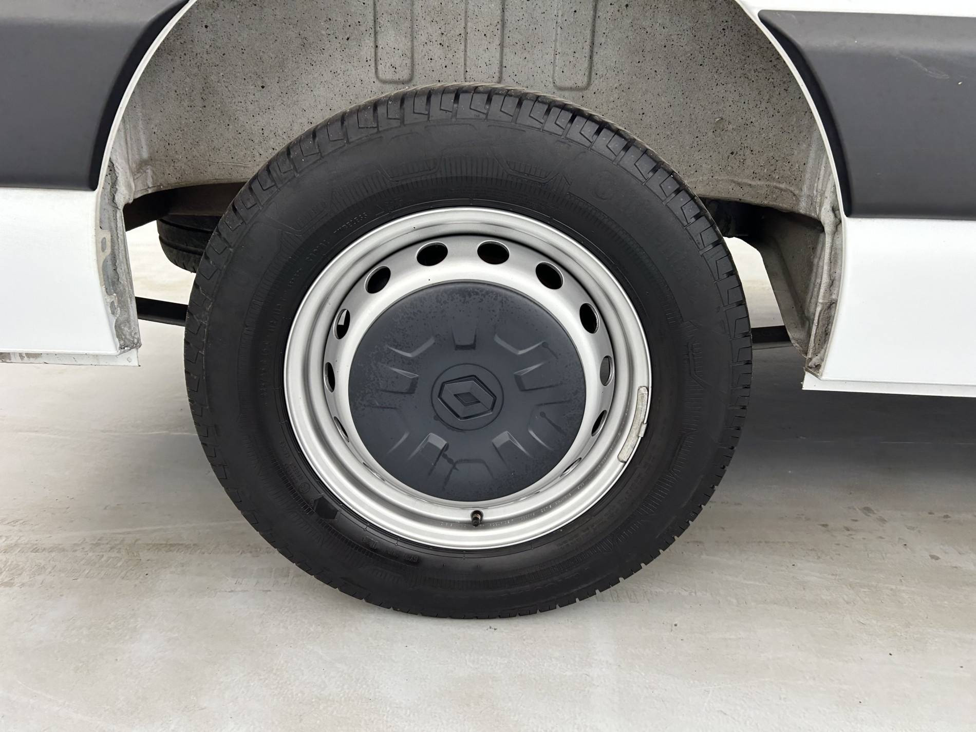 Vente en ligne Renault Master Fourgon MASTER FGN TRAC F3500 L2H2 BLUE DCI 135 au prix de 22 990 €