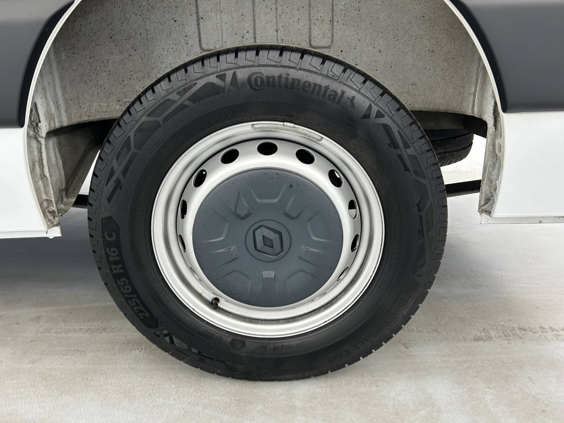 Vente en ligne Renault Master Fourgon MASTER FGN TRAC F3500 L2H2 BLUE DCI 135 au prix de 22 990 €