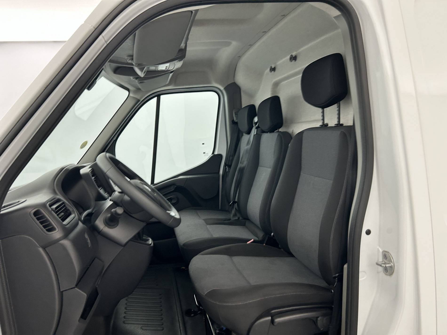 Vente en ligne Renault Master Fourgon MASTER FGN TRAC F3500 L2H2 BLUE DCI 135 au prix de 22 790 €