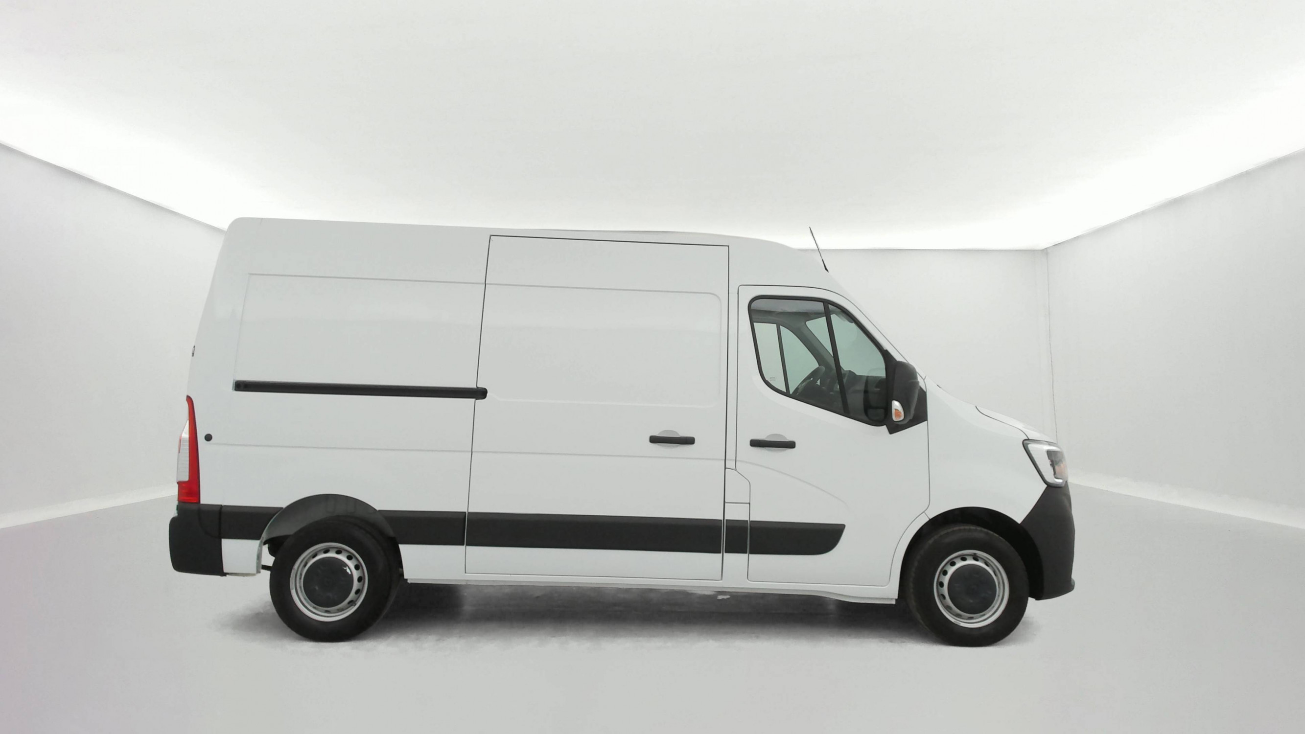 Vente en ligne Renault Master Fourgon MASTER FGN TRAC F3500 L2H2 BLUE DCI 135 au prix de 22 790 €