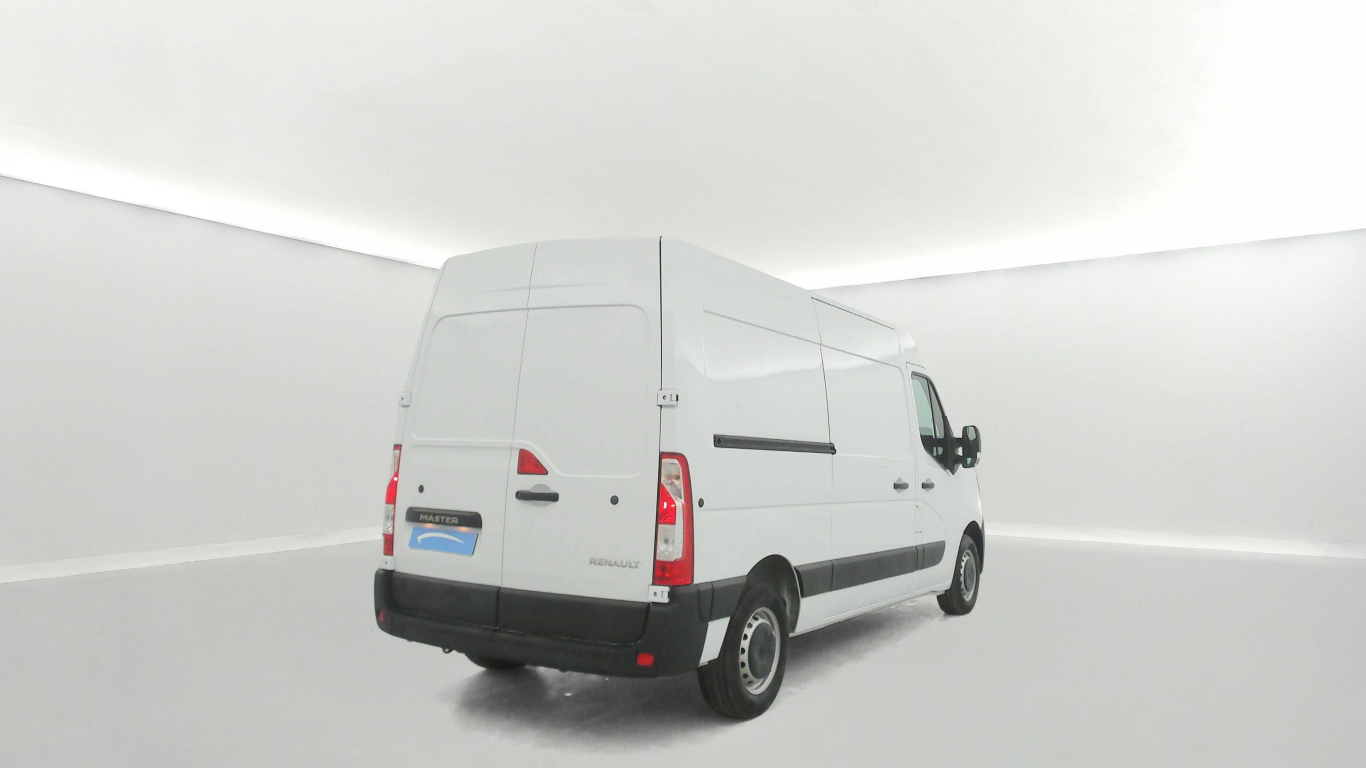 Vente en ligne Renault Master Fourgon MASTER FGN TRAC F3500 L2H2 BLUE DCI 135 au prix de 22 790 €