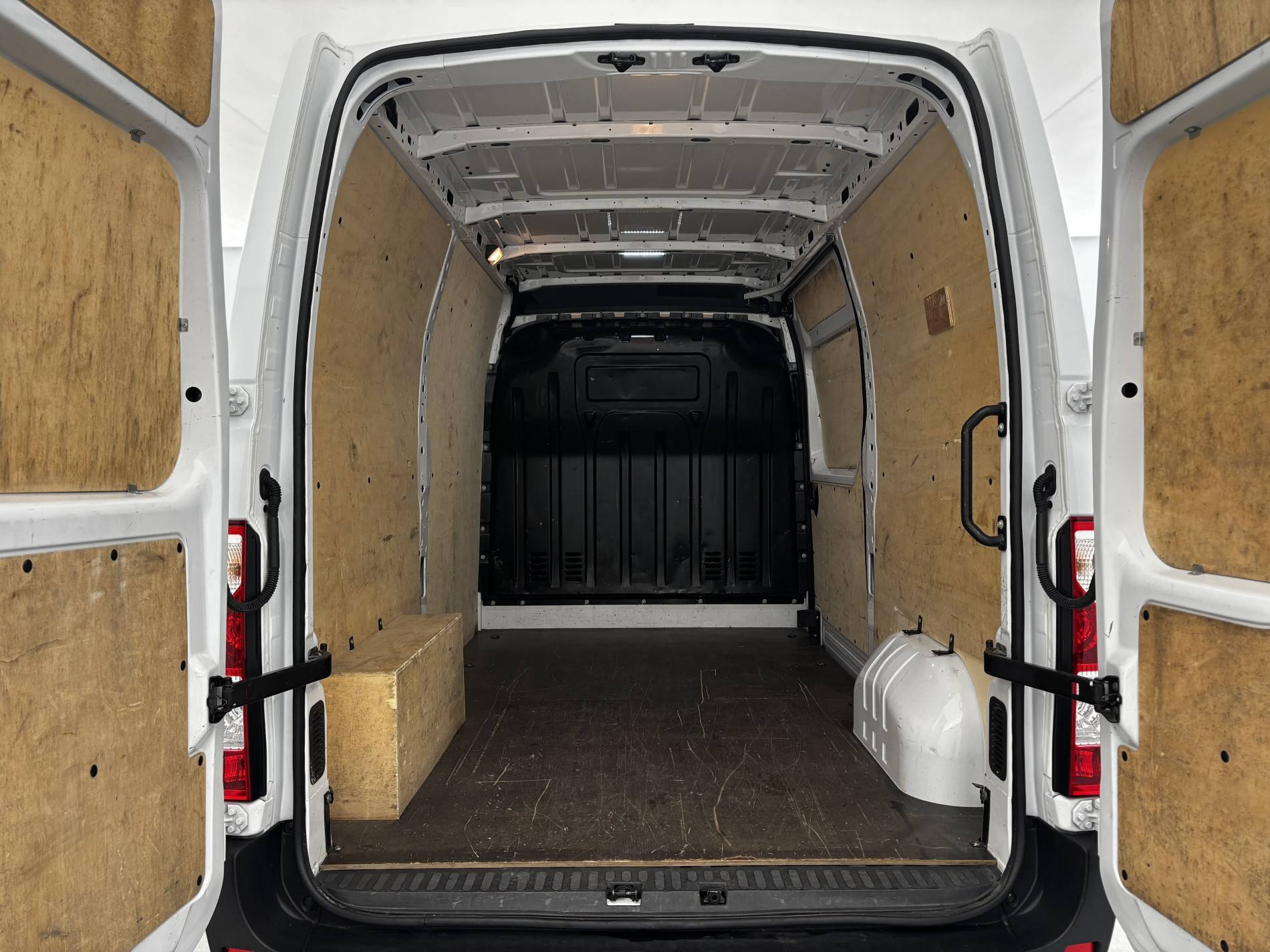 Vente en ligne Renault Master Fourgon MASTER FGN TRAC F3500 L2H2 BLUE DCI 135 au prix de 20 990 €