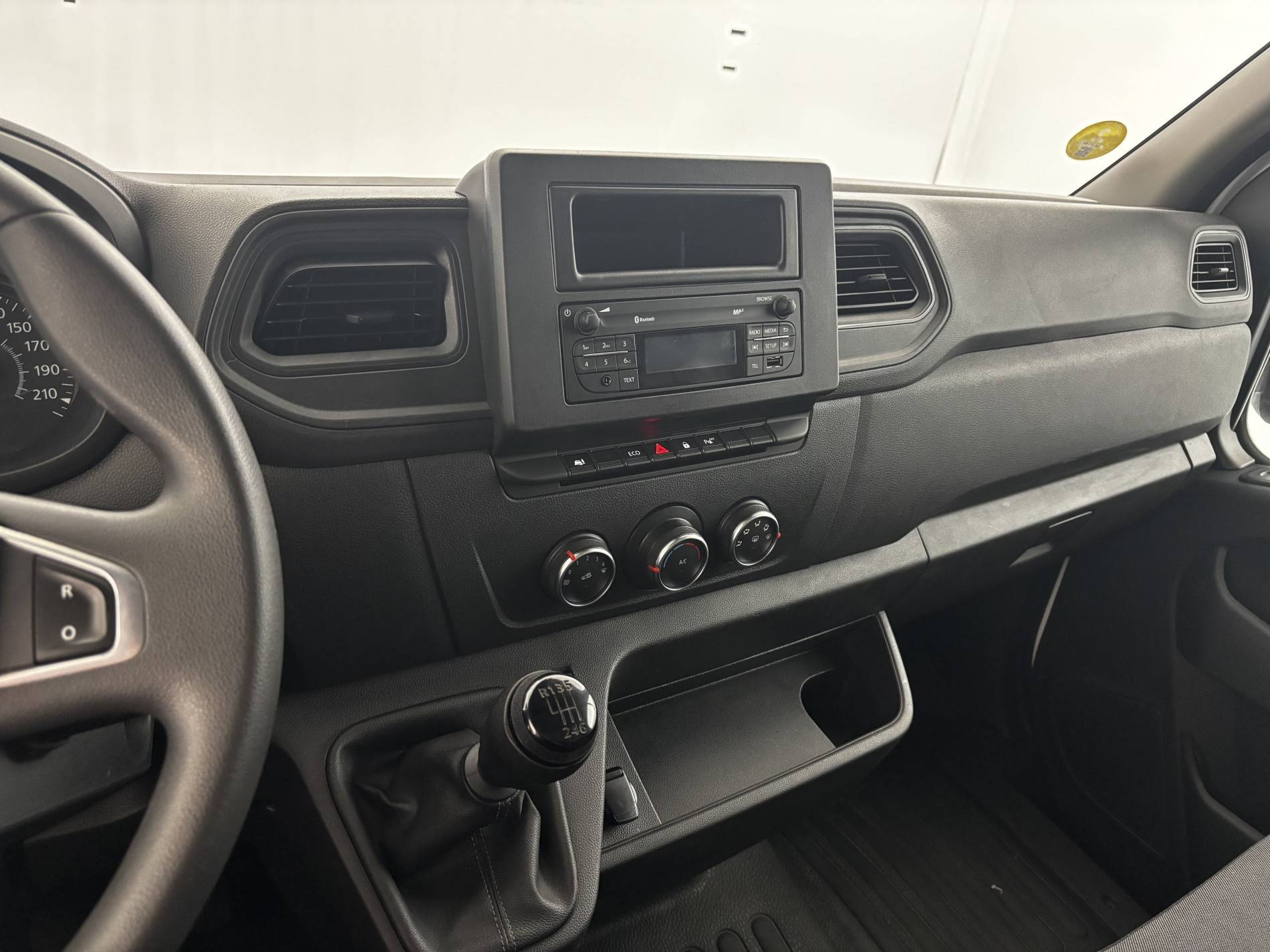 Vente en ligne Renault Master Fourgon MASTER FGN TRAC F3500 L2H2 BLUE DCI 135 au prix de 20 990 €