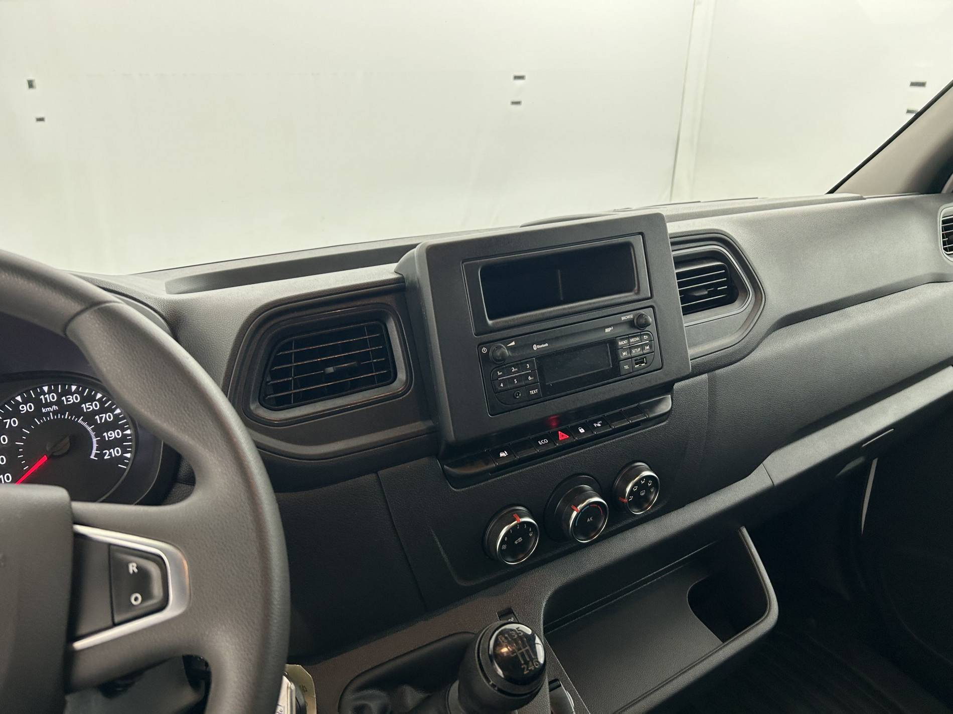 Vente en ligne Renault Master Fourgon MASTER FGN TRAC F3500 L2H2 BLUE DCI 135 au prix de 23 590 €