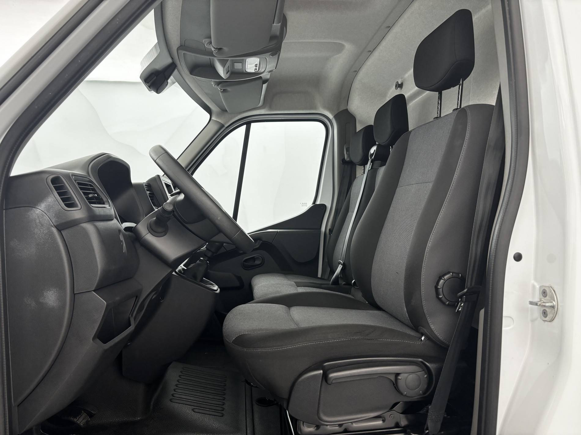 Vente en ligne Renault Master Fourgon MASTER FGN TRAC F3500 L2H2 BLUE DCI 135 au prix de 20 990 €