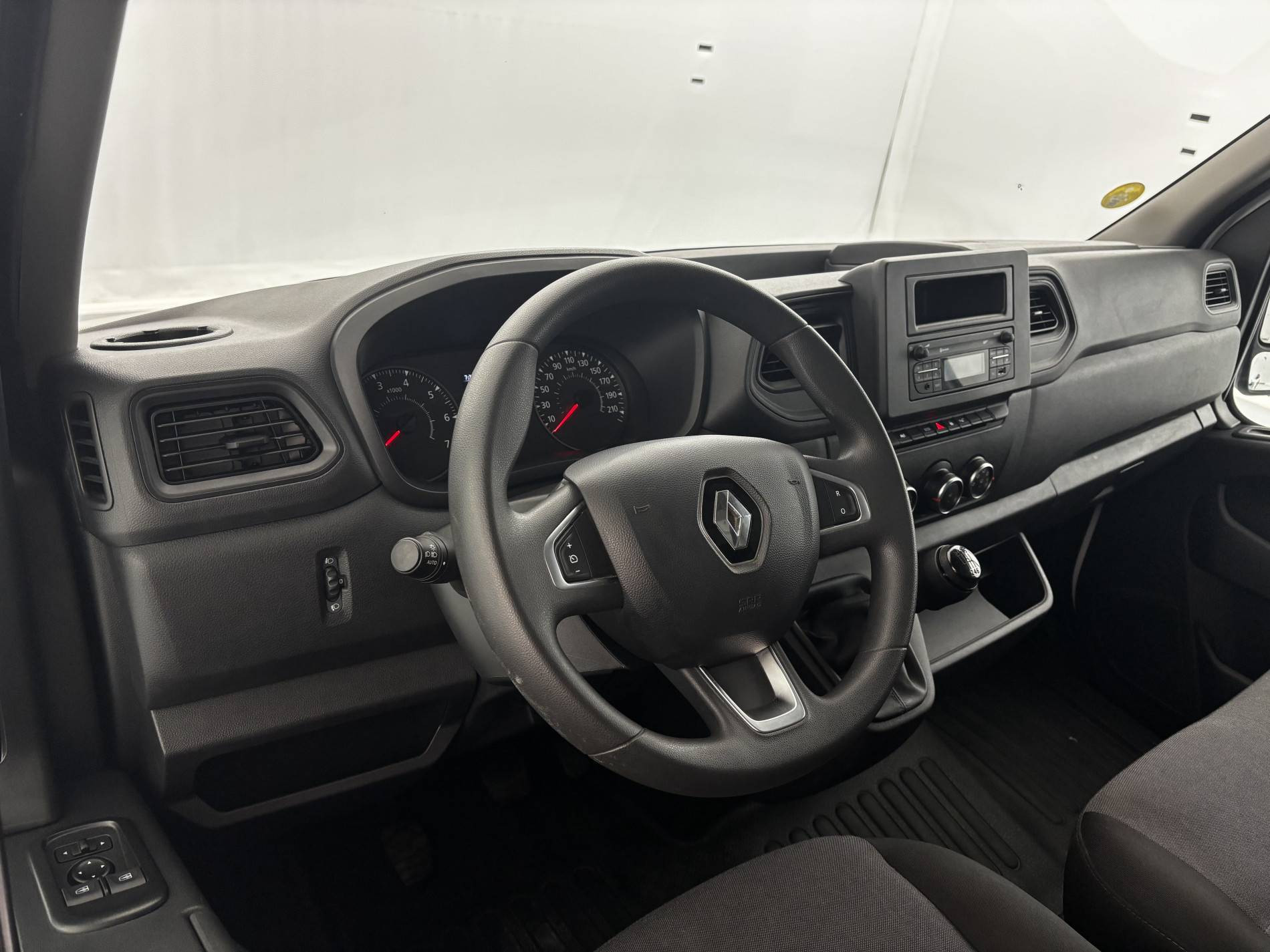 Vente en ligne Renault Master Fourgon MASTER FGN TRAC F3500 L2H2 BLUE DCI 135 au prix de 20 990 €