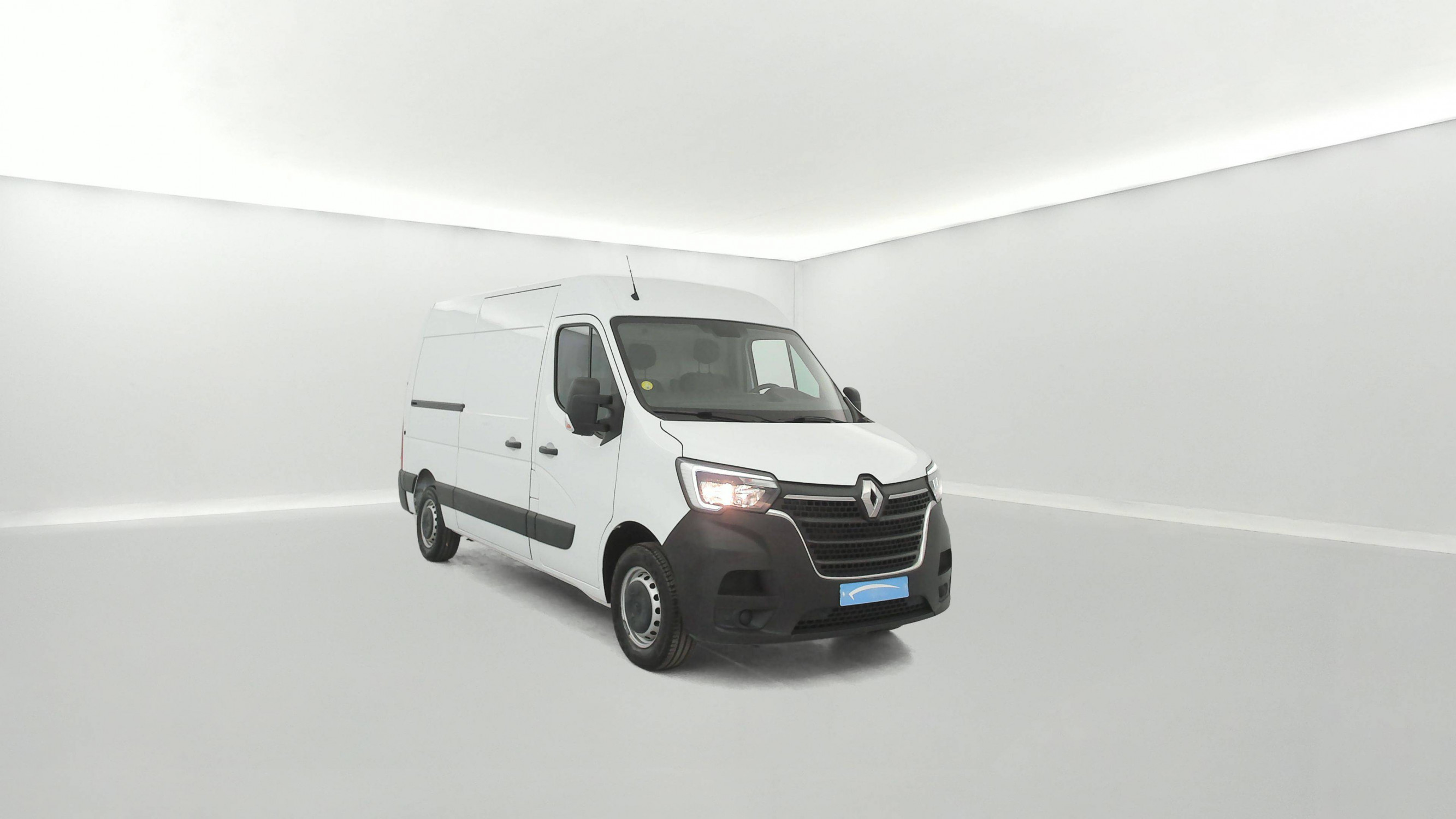 Vente en ligne Renault Master Fourgon MASTER FGN TRAC F3500 L2H2 BLUE DCI 135 au prix de 20 990 €