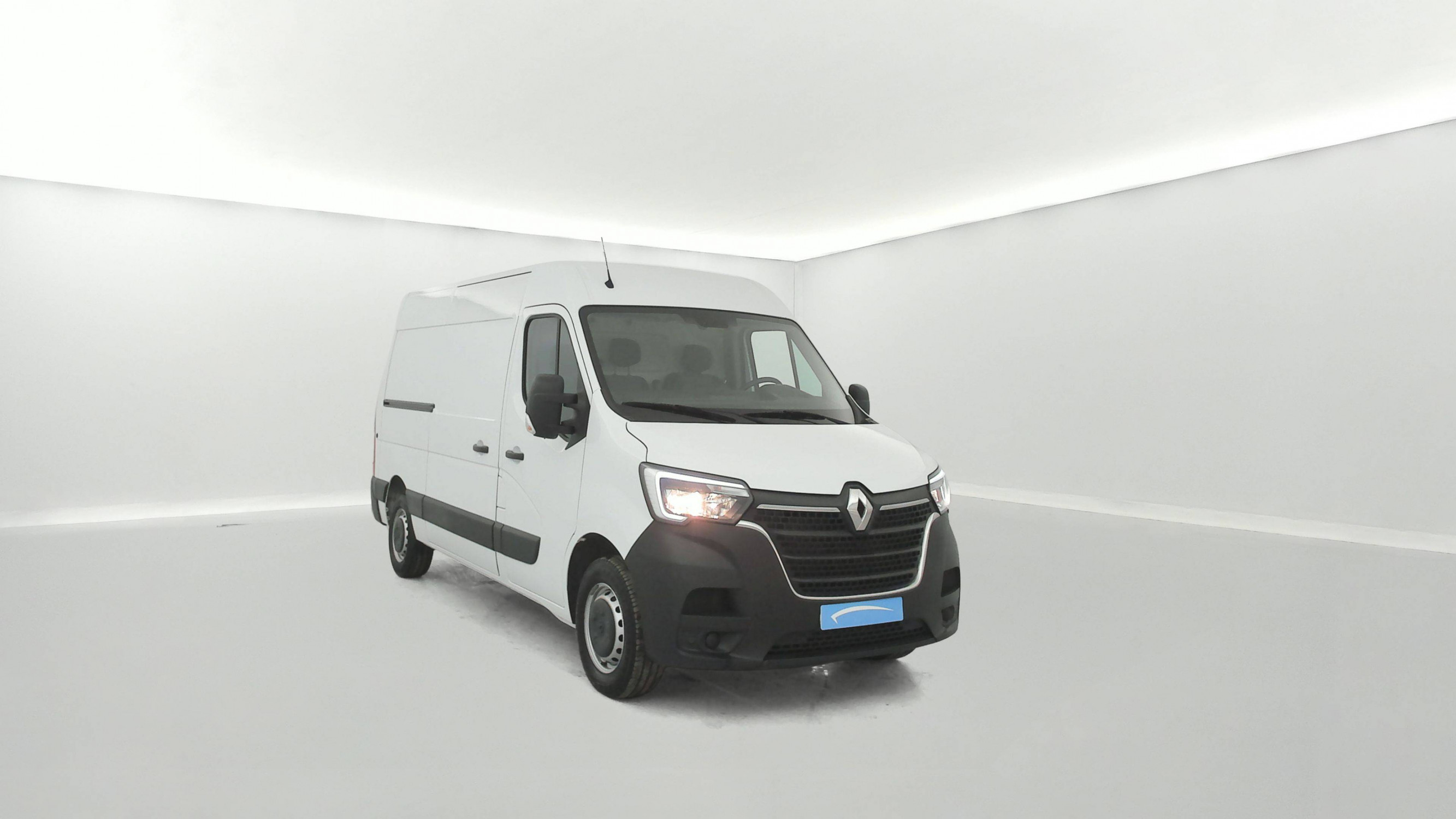 Vente en ligne Renault Master Fourgon MASTER FGN TRAC F3500 L2H2 BLUE DCI 135 au prix de 23 590 €