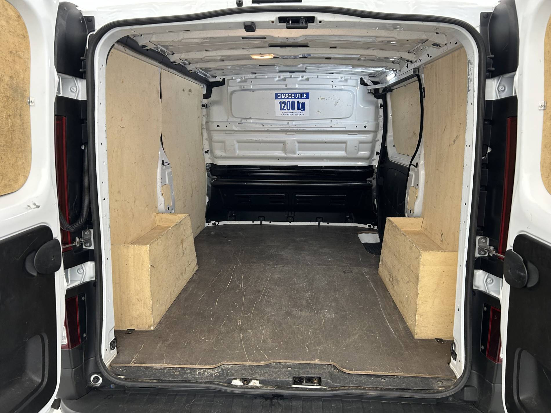 Vente en ligne Renault Trafic 3 Fourgon TRAFIC FG BLUE DCI 130 L1H1 3T GSR2 au prix de 22 990 €