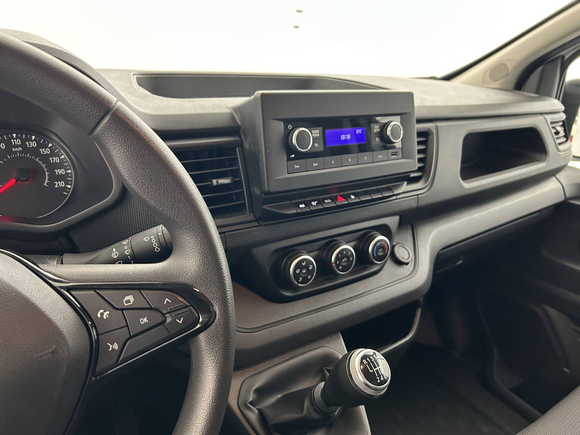 Vente en ligne Renault Trafic 3 Fourgon TRAFIC FG BLUE DCI 130 L1H1 3T GSR2 au prix de 22 990 €