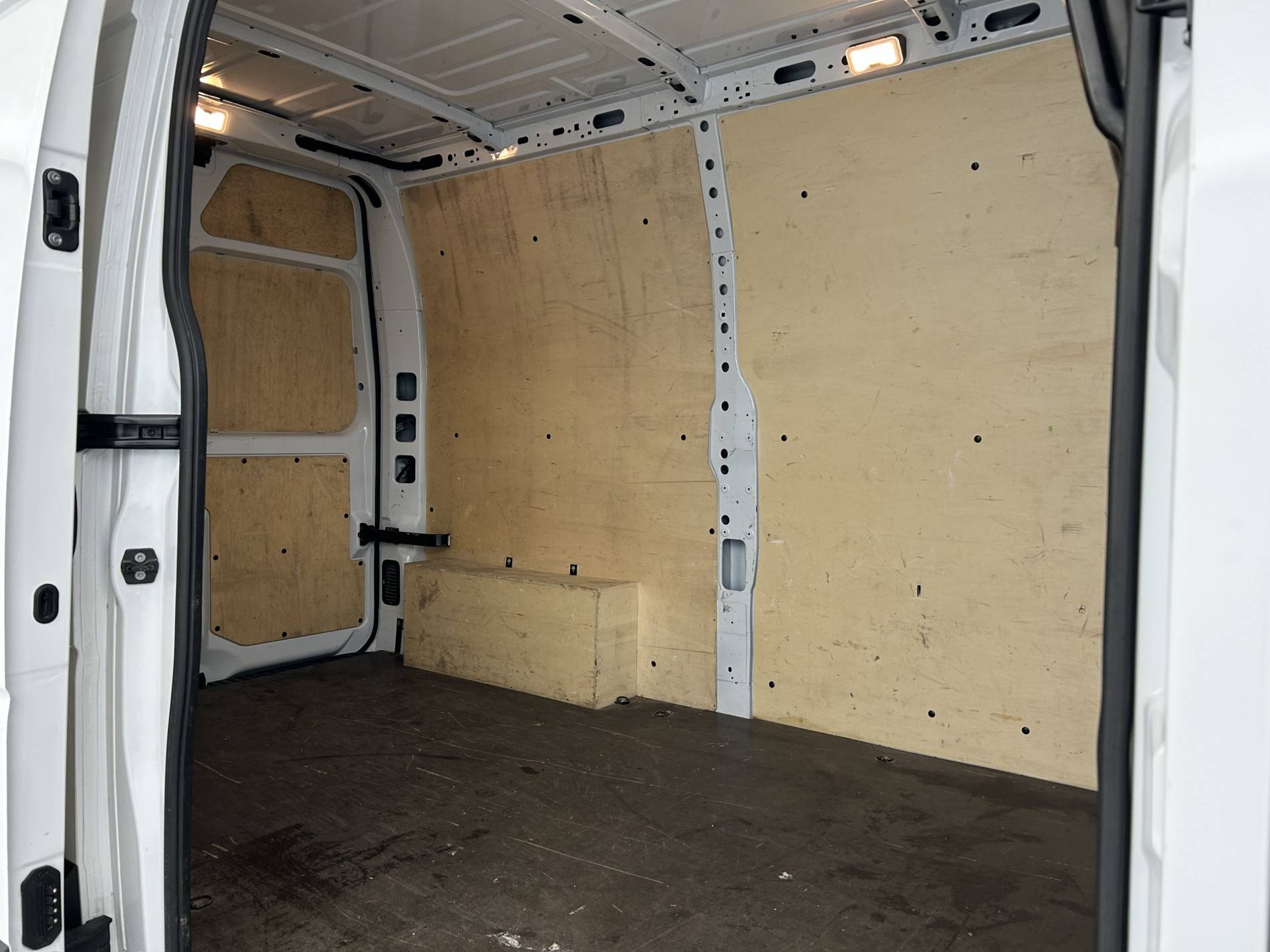 Vente en ligne Renault Master Fourgon MASTER FGN TRAC F3500 L2H2 BLUE DCI 135 au prix de 23 790 €