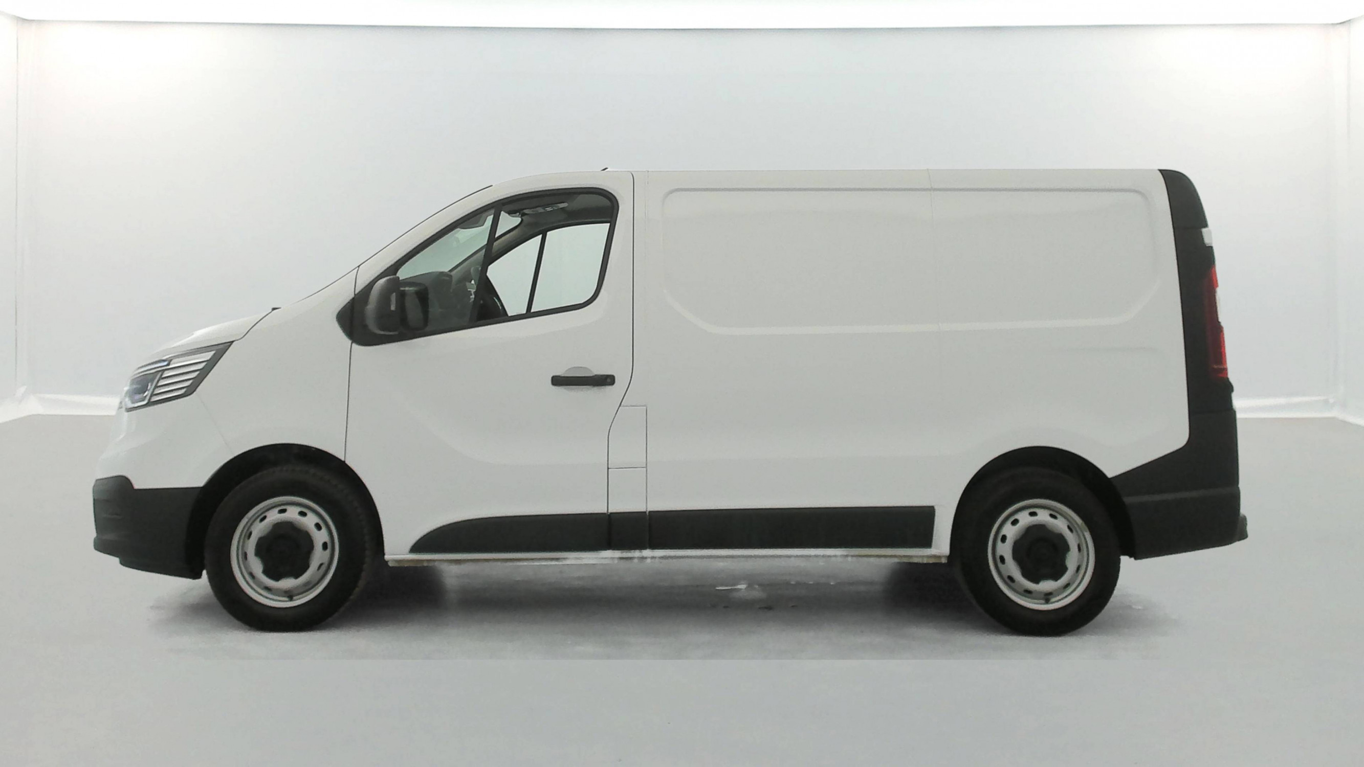 Vente en ligne Renault Trafic 3 Fourgon TRAFIC FG BLUE DCI 130 L1H1 3T GSR2 au prix de 22 990 €