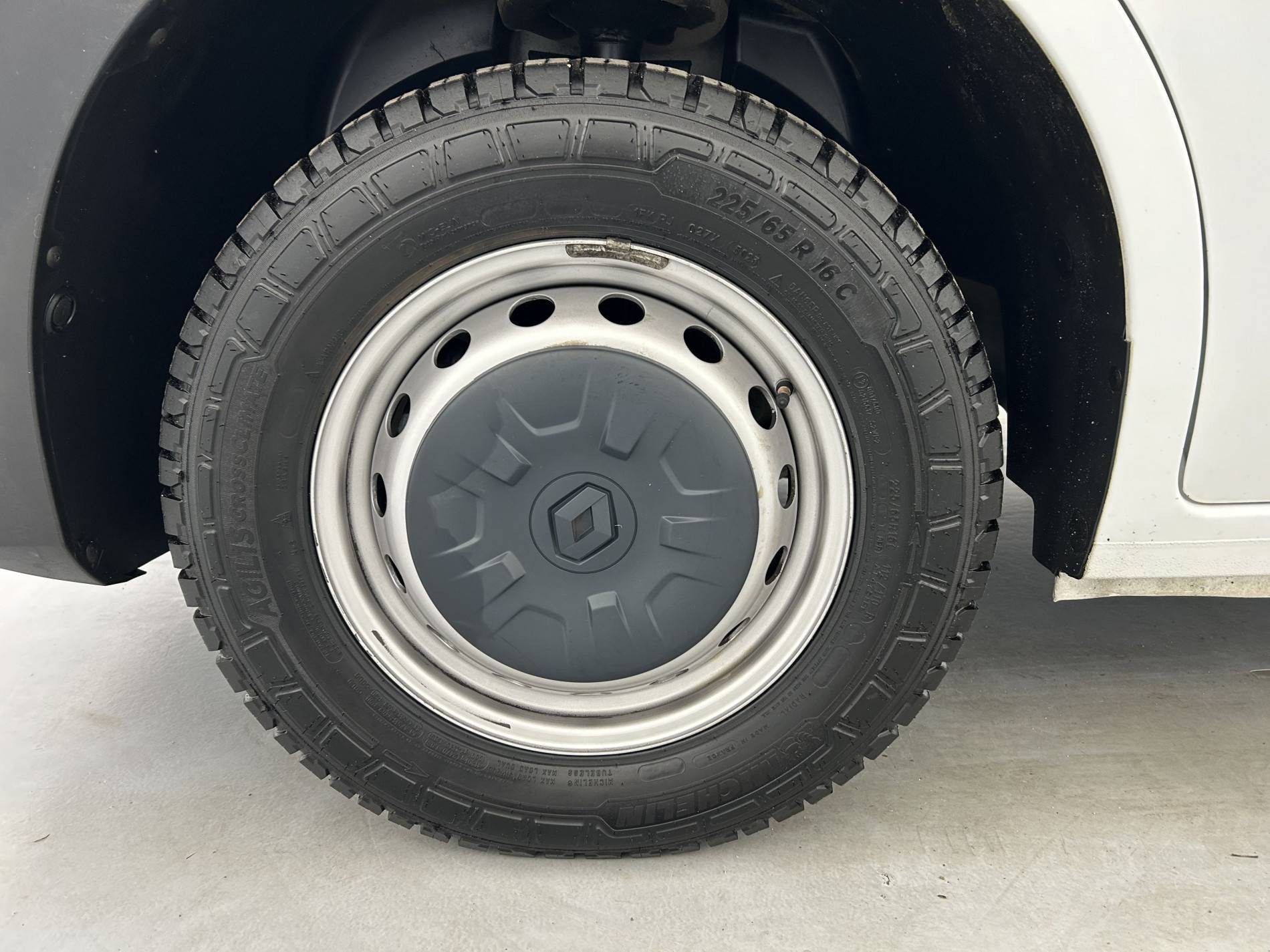 Vente en ligne Renault Master Fourgon MASTER FGN TRAC F3500 L2H2 BLUE DCI 135 au prix de 23 790 €