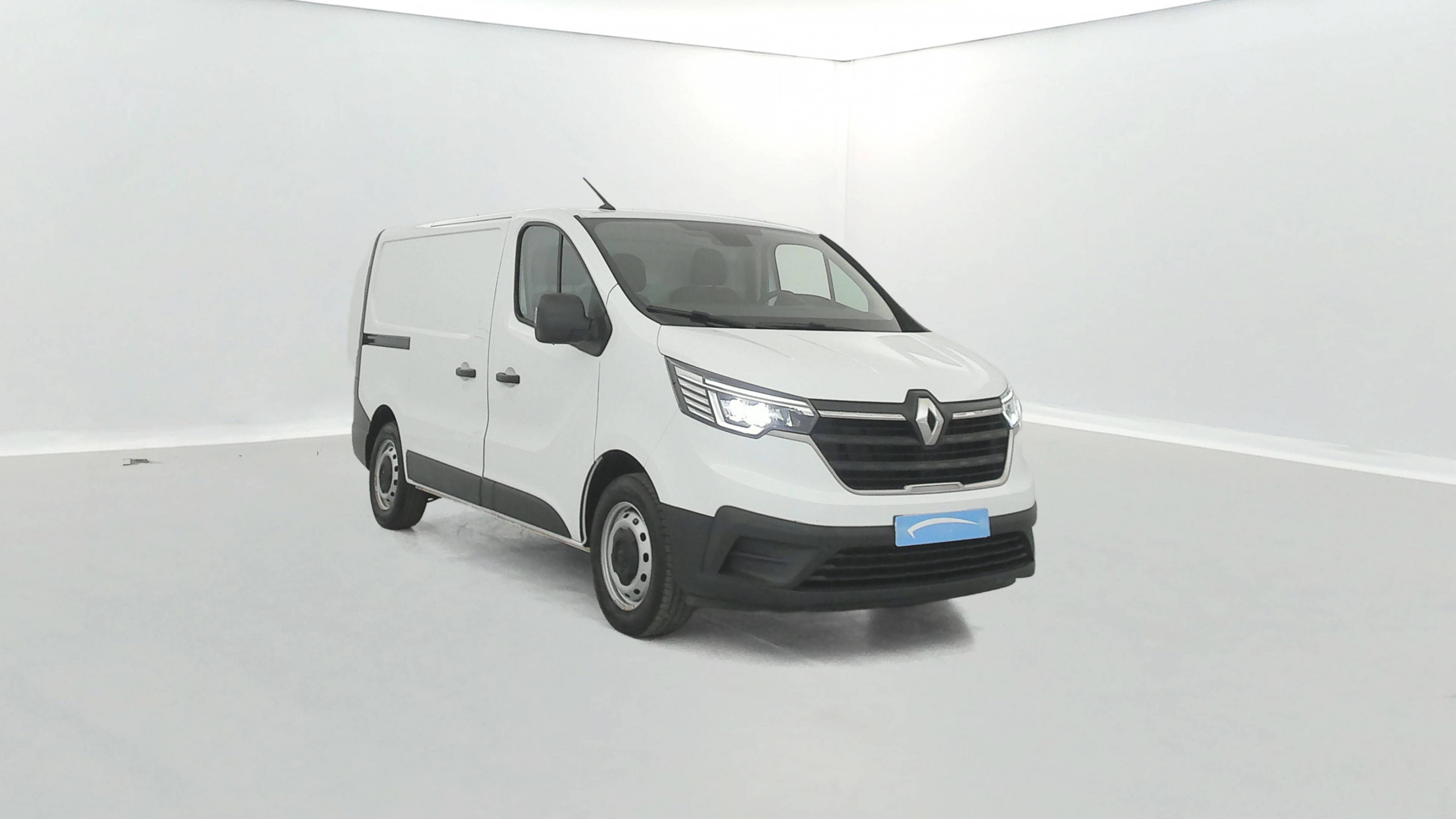 Vente en ligne Renault Trafic 3 Fourgon TRAFIC FG BLUE DCI 130 L1H1 3T GSR2 au prix de 22 990 €
