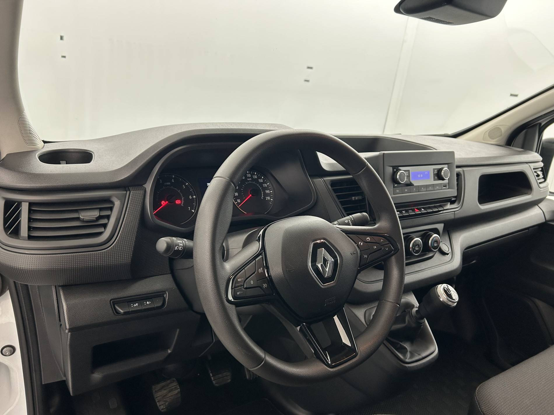 Vente en ligne Renault Trafic 3 Fourgon TRAFIC FG BLUE DCI 130 L1H1 3T GSR2 au prix de 22 990 €