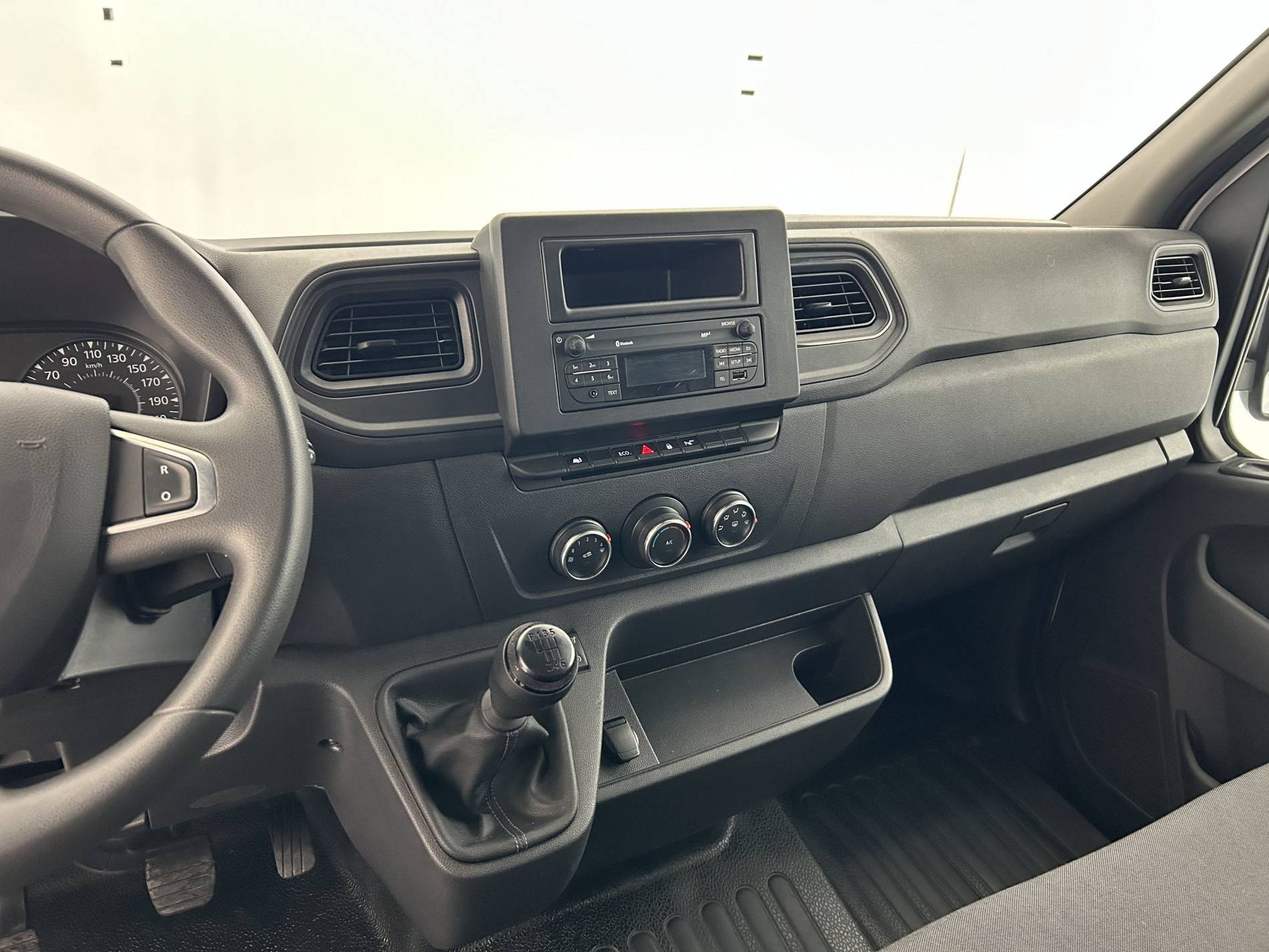 Vente en ligne Renault Master Fourgon MASTER FGN TRAC F3500 L2H2 BLUE DCI 135 au prix de 23 790 €