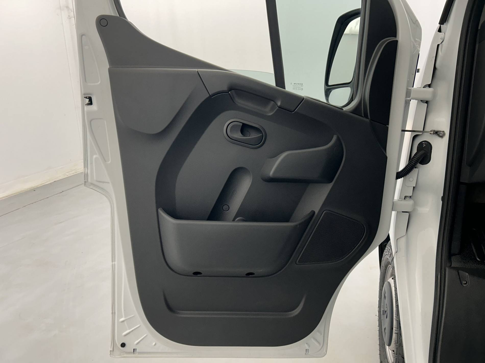 Vente en ligne Renault Master Fourgon MASTER FGN TRAC F3500 L2H2 BLUE DCI 135 au prix de 23 790 €