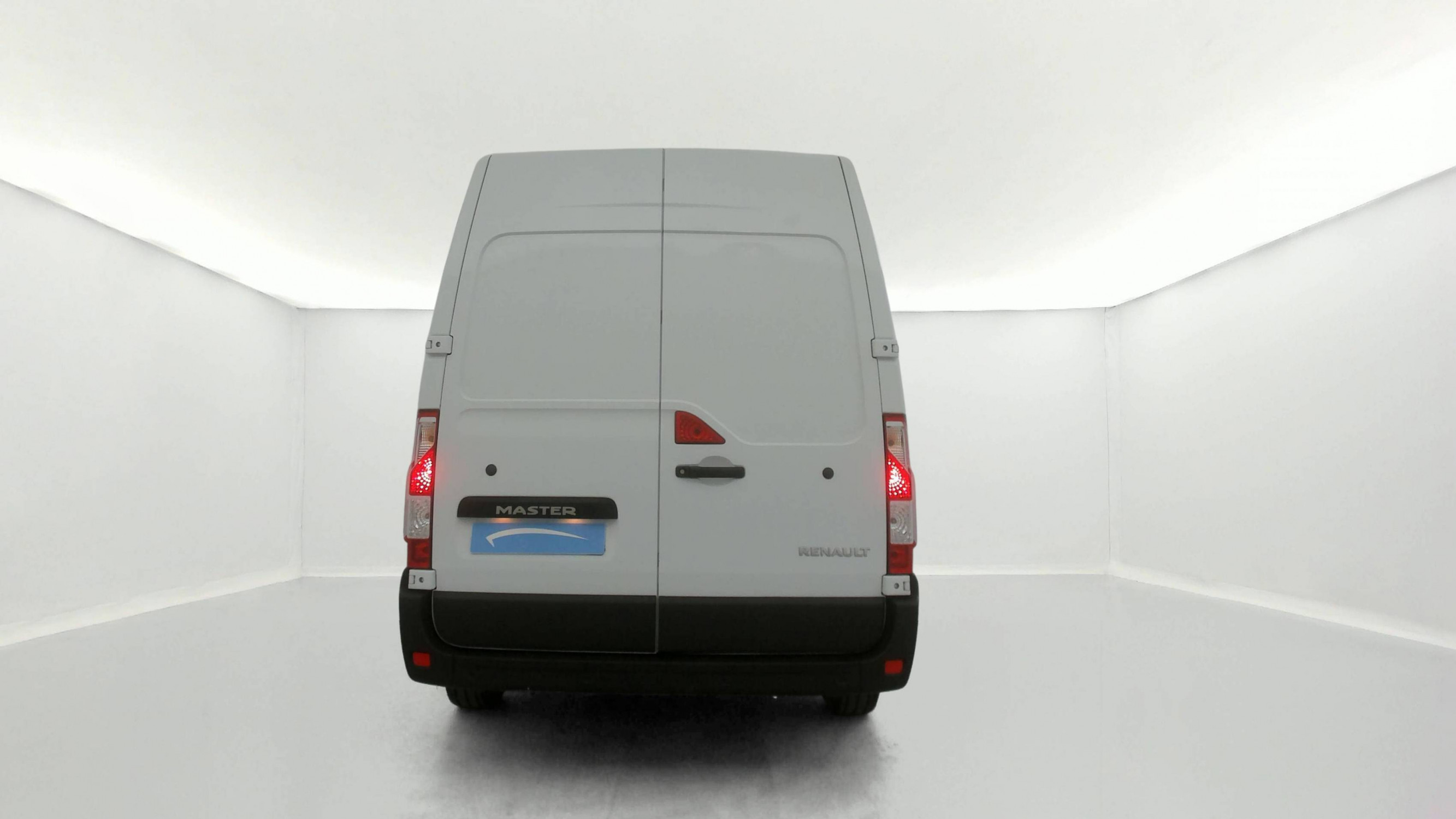 Vente en ligne Renault Master Fourgon MASTER FGN TRAC F3500 L2H2 BLUE DCI 135 au prix de 23 790 €