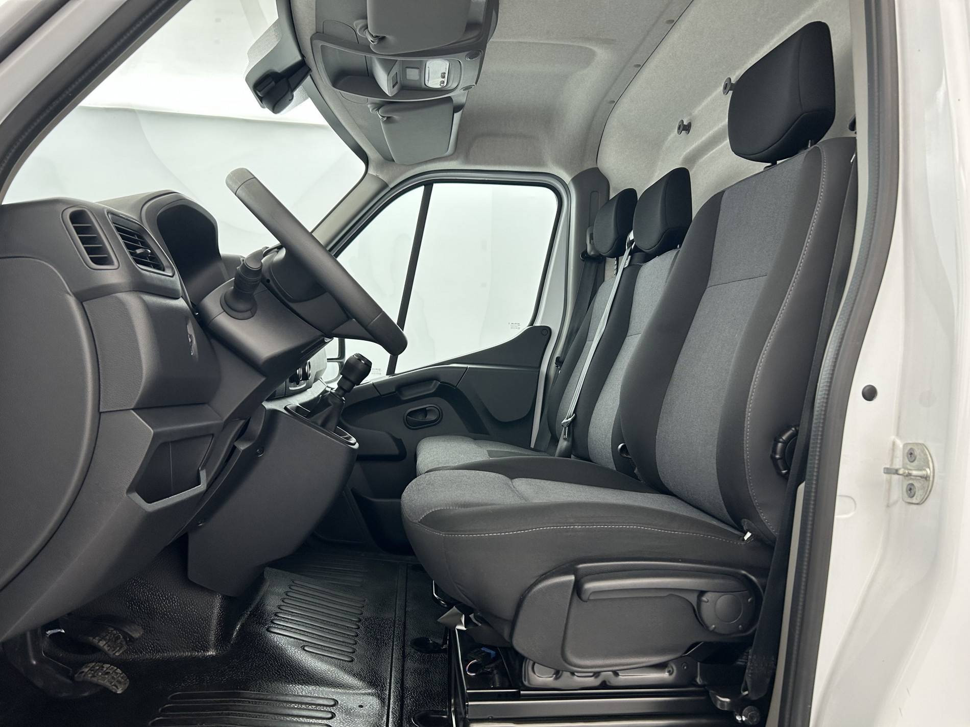 Vente en ligne Renault Master Fourgon MASTER FGN TRAC F3500 L2H2 BLUE DCI 135 au prix de 23 790 €