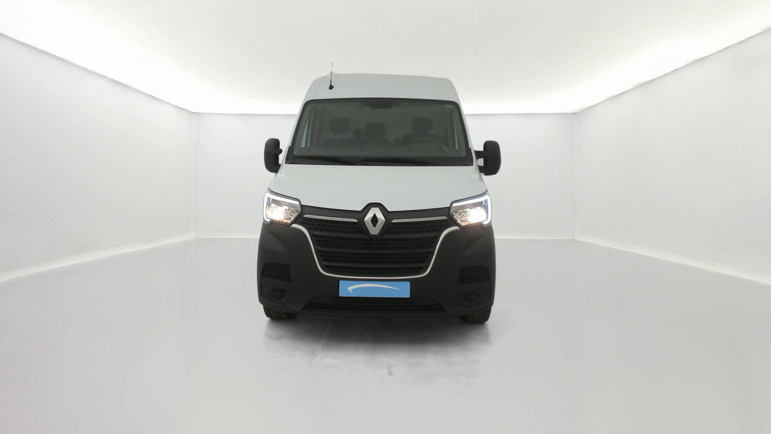 Vente en ligne Renault Master Fourgon MASTER FGN TRAC F3500 L2H2 BLUE DCI 135 au prix de 23 790 €
