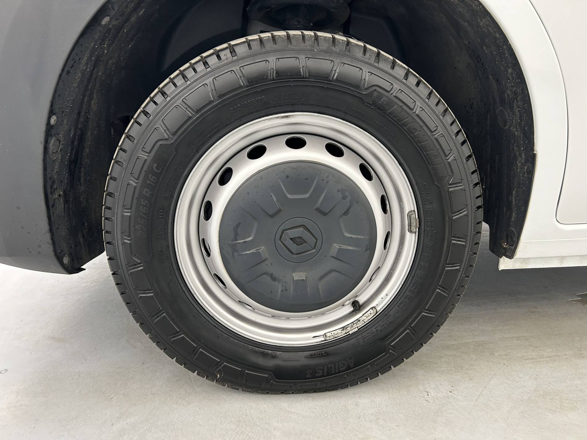 Vente en ligne Renault Master Fourgon MASTER FGN TRAC F3500 L2H2 BLUE DCI 135 au prix de 23 590 €