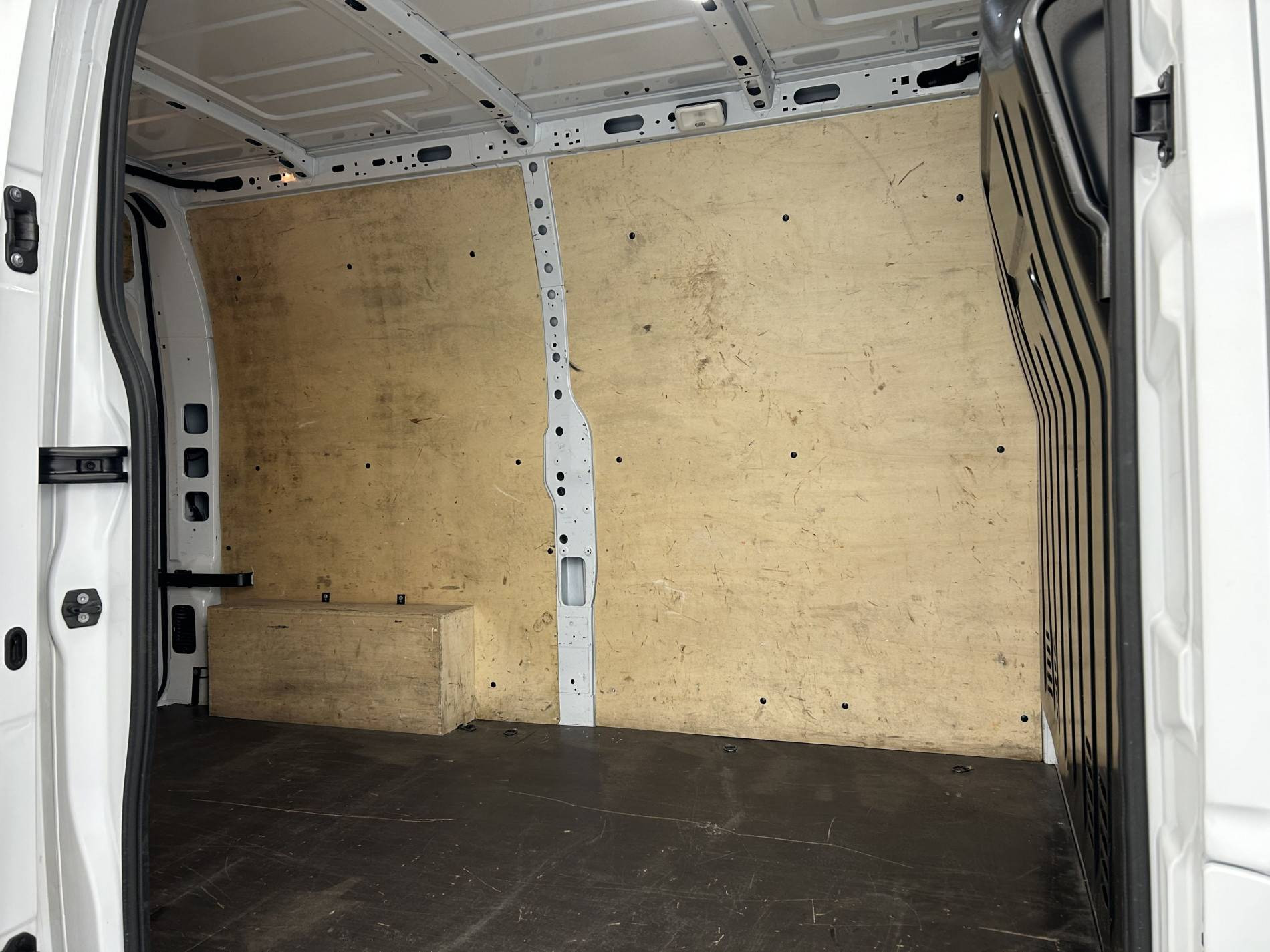 Vente en ligne Renault Master Fourgon MASTER FGN TRAC F3500 L2H2 BLUE DCI 135 au prix de 23 590 €