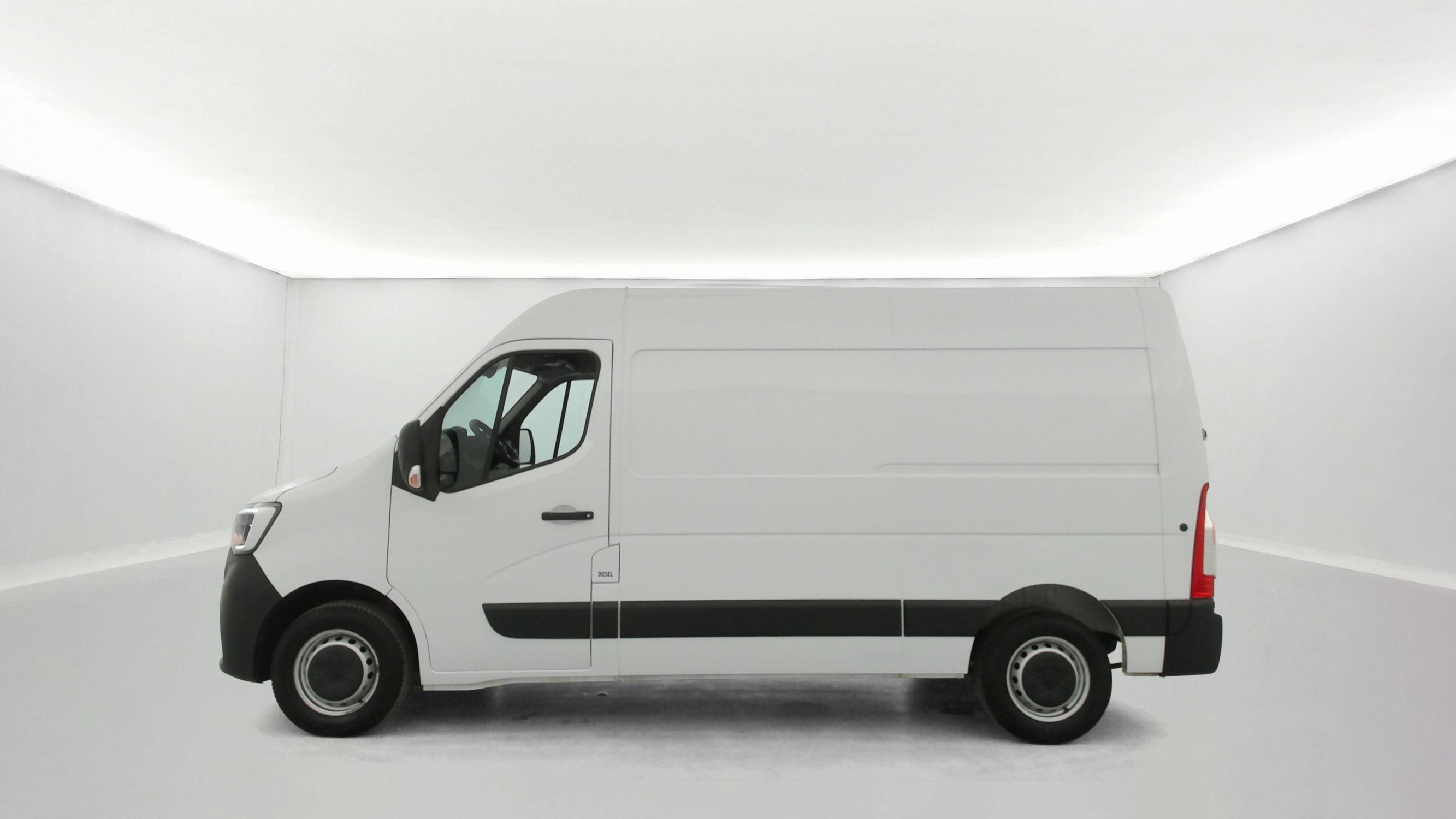 Vente en ligne Renault Master Fourgon MASTER FGN TRAC F3500 L2H2 BLUE DCI 135 au prix de 23 590 €
