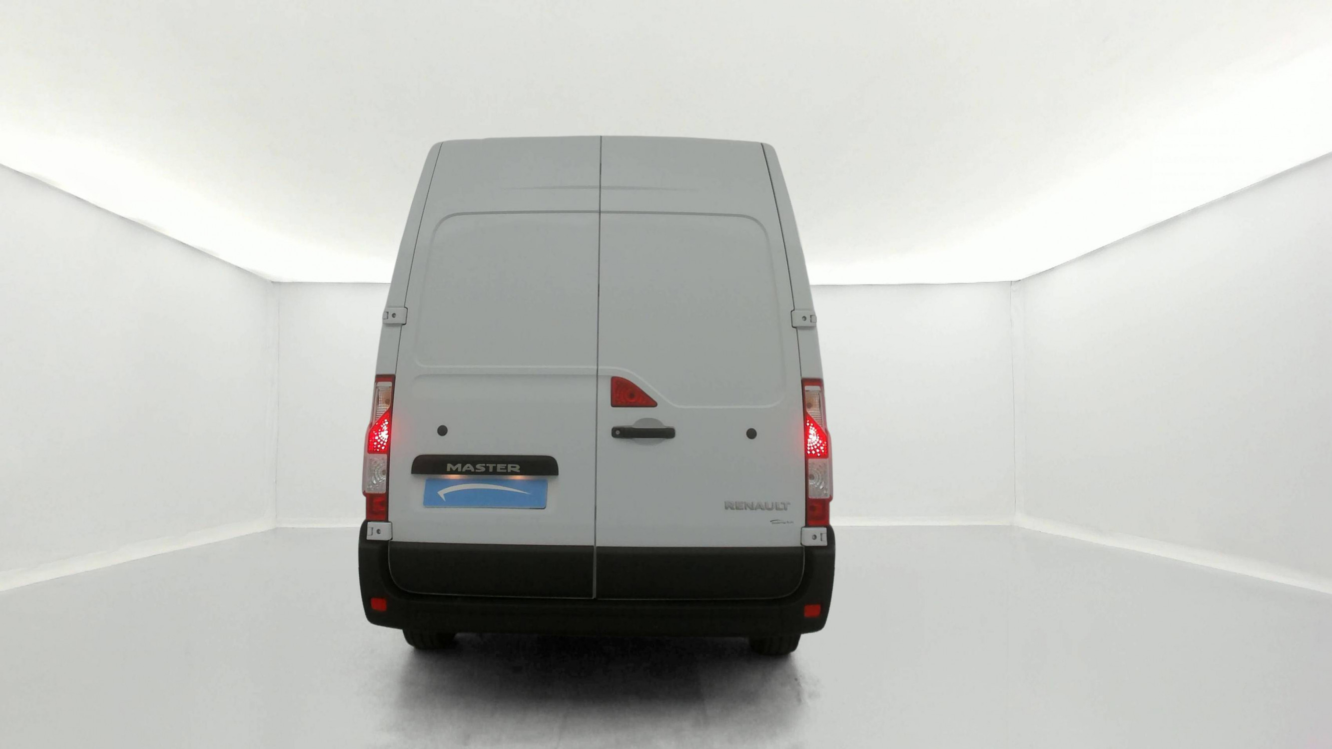 Vente en ligne Renault Master Fourgon MASTER FGN TRAC F3500 L2H2 BLUE DCI 135 au prix de 23 590 €