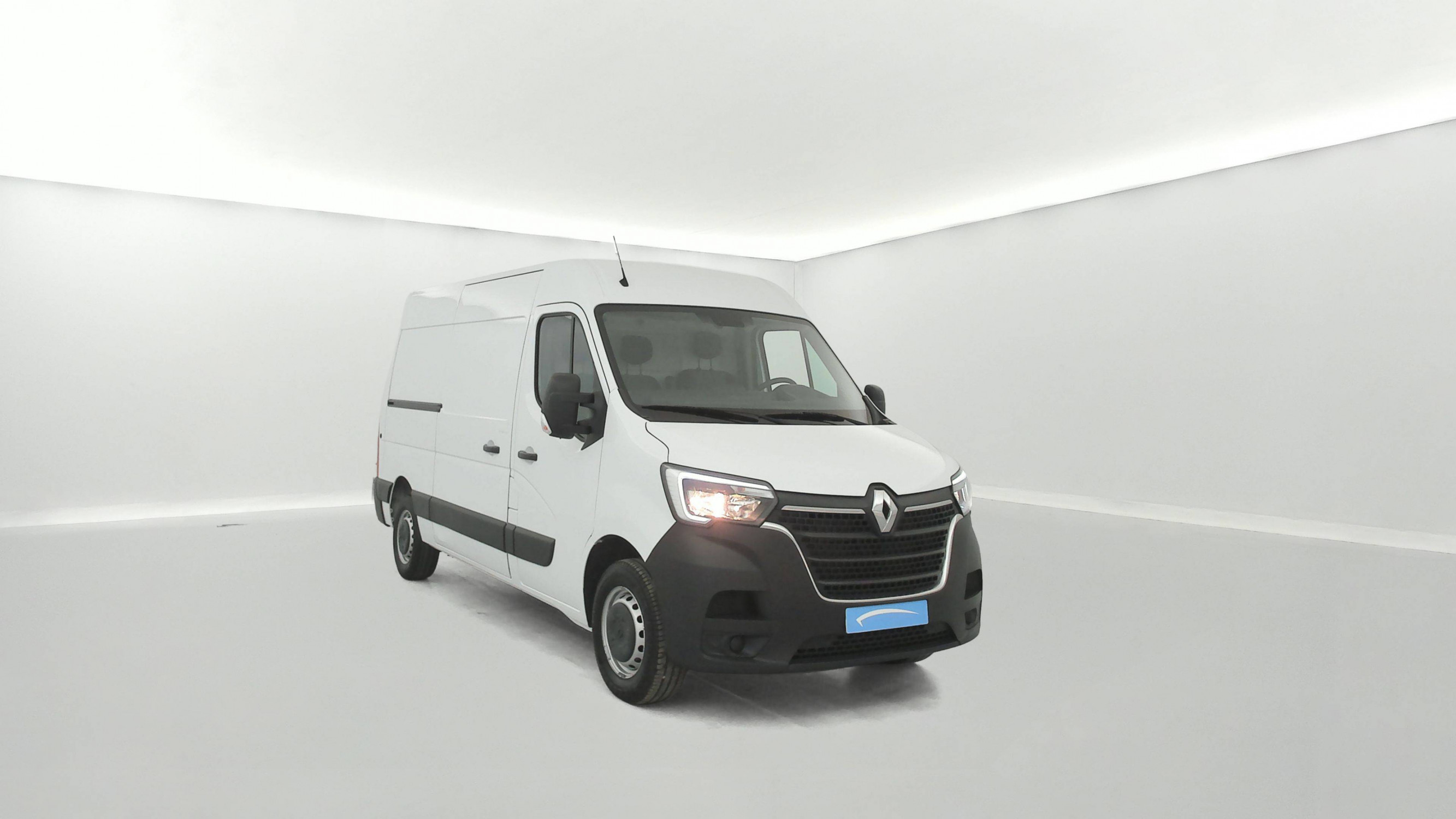 Vente en ligne Renault Master Fourgon MASTER FGN TRAC F3500 L2H2 BLUE DCI 135 au prix de 23 590 €
